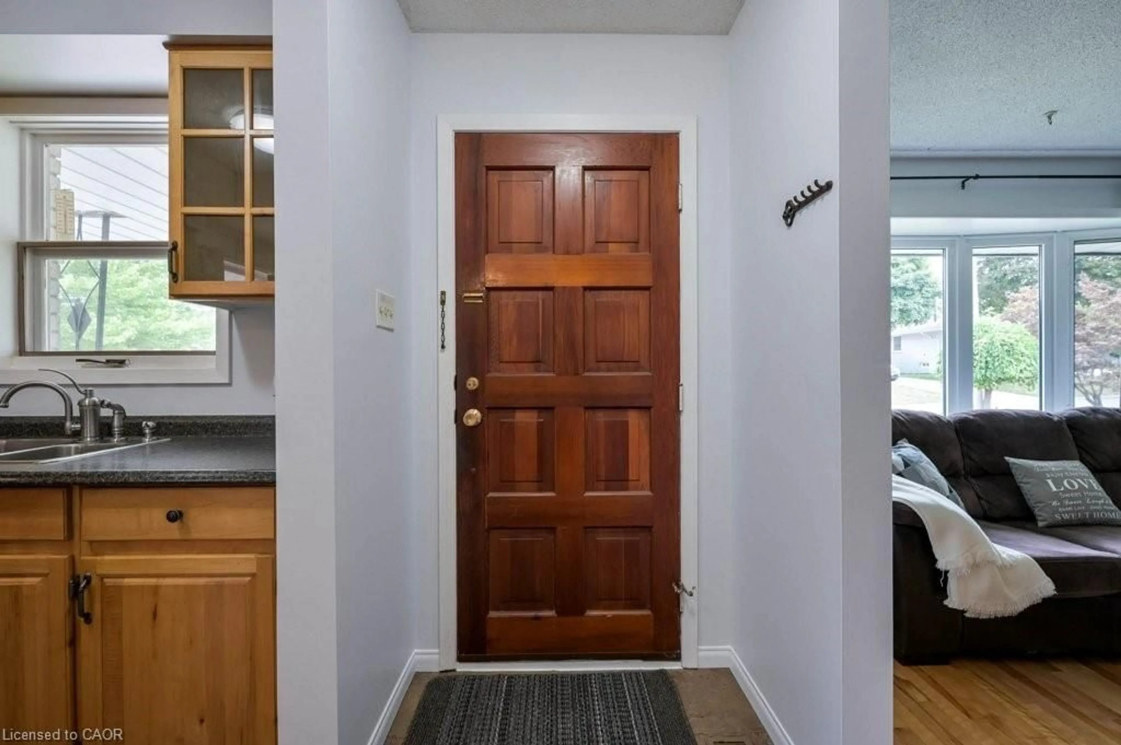 Indoor entryway for 91 Kimberly Cres, Kitchener Ontario N2E 1C8