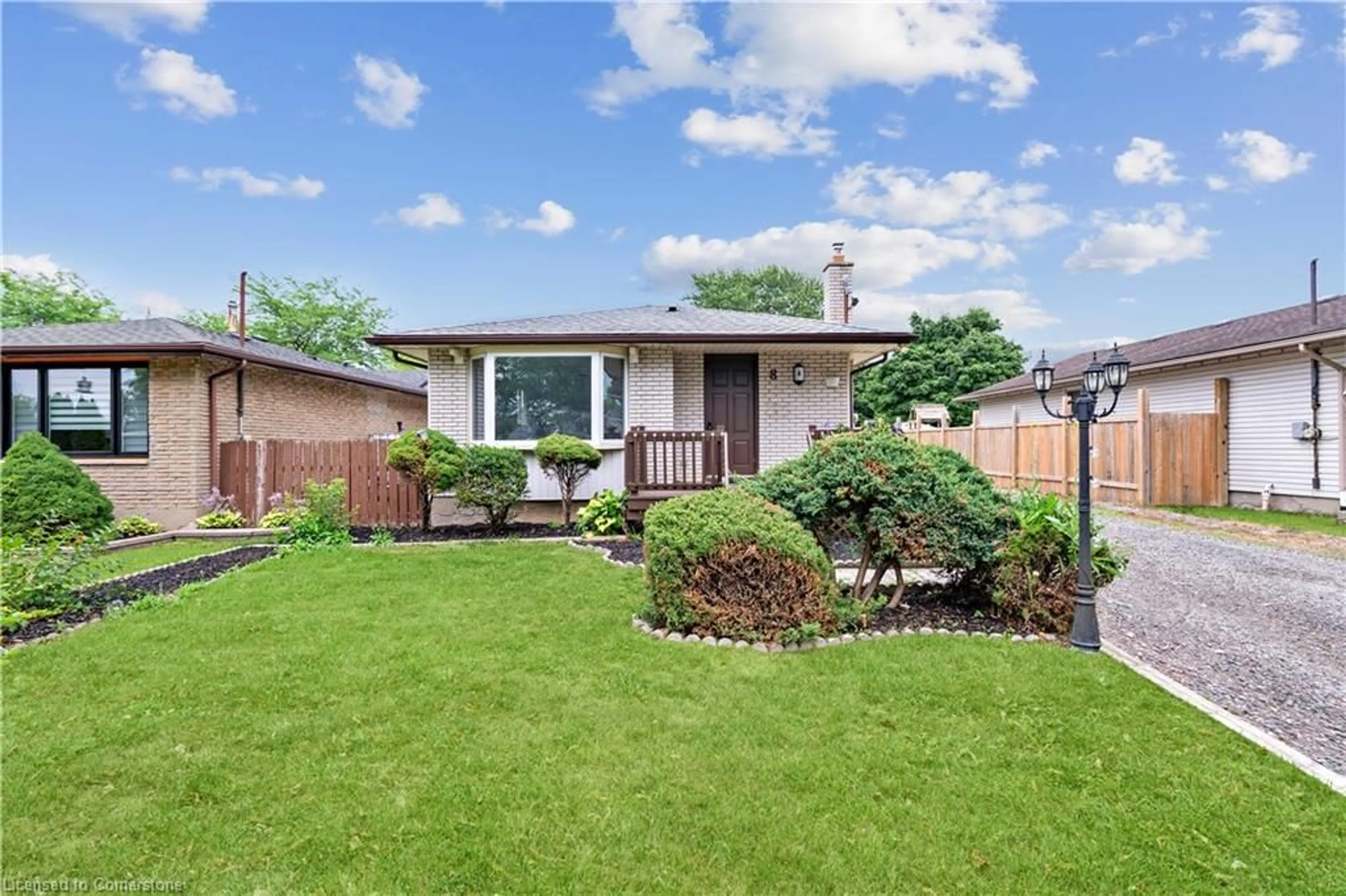 Unknown for 8 Huntley Cres, St. Catharines Ontario L2M 6E6