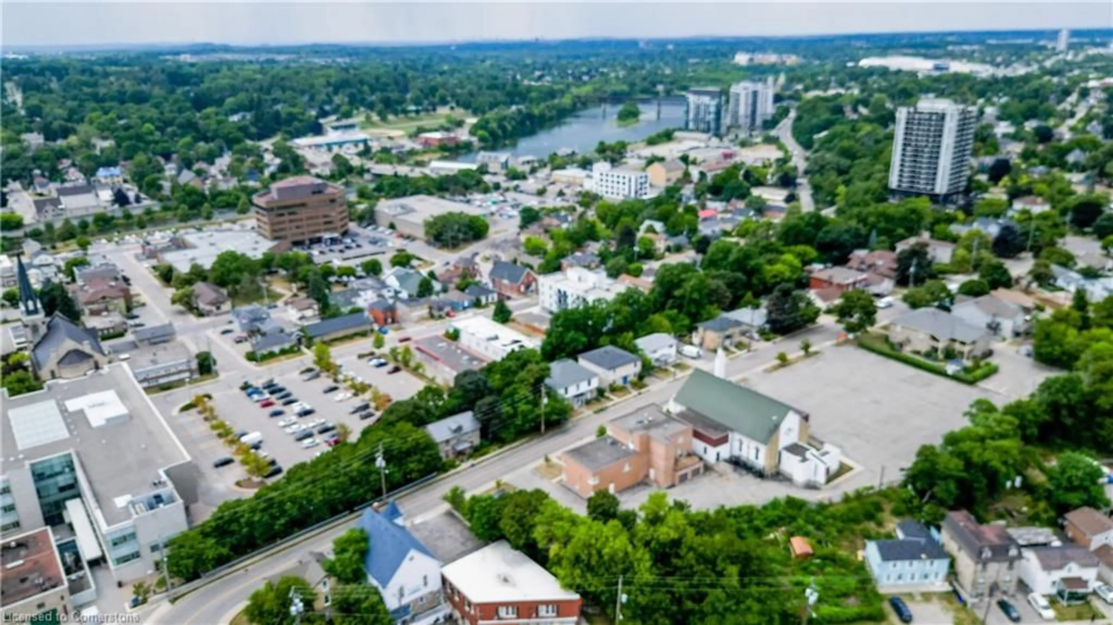 A pic from outside/outdoor area/front of a property/back of a property/a pic from drone, unknown for 50 Wellington St, Cambridge Ontario N1R 3Y7