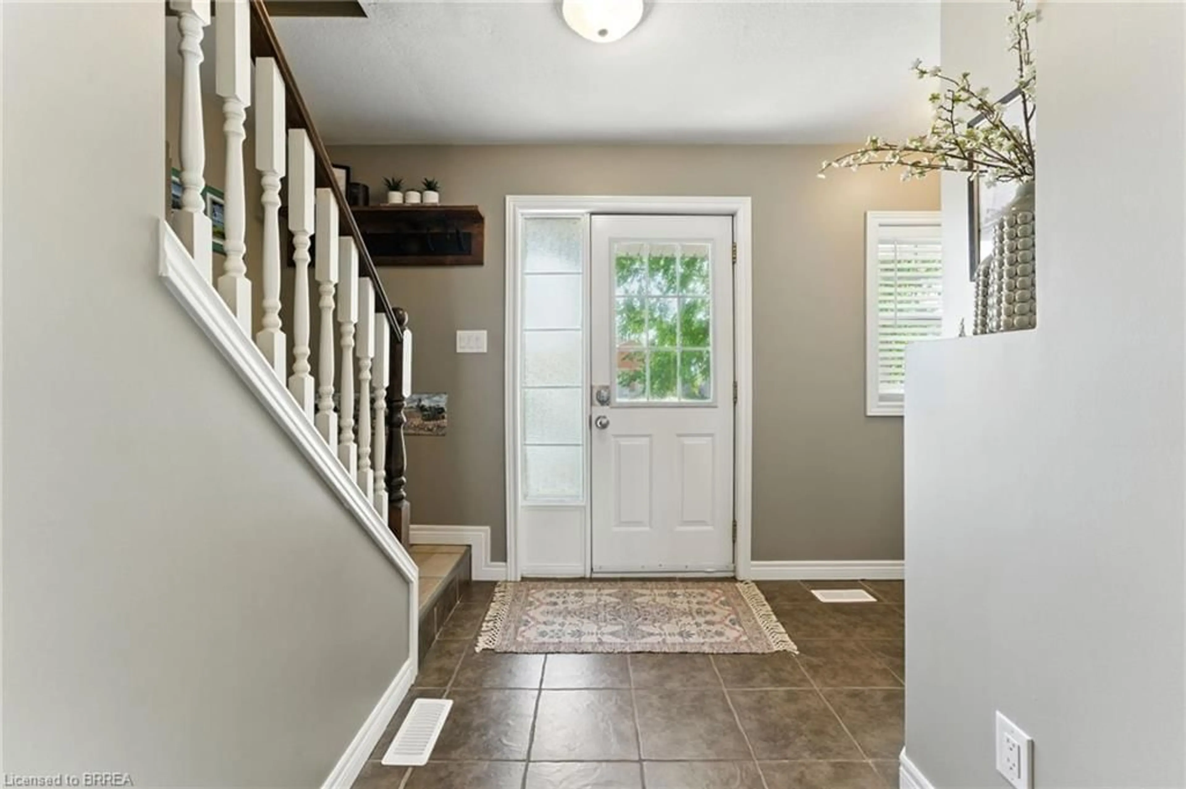 Indoor entryway for 11 Macpherson Dr, Paris Ontario N3L 4B6