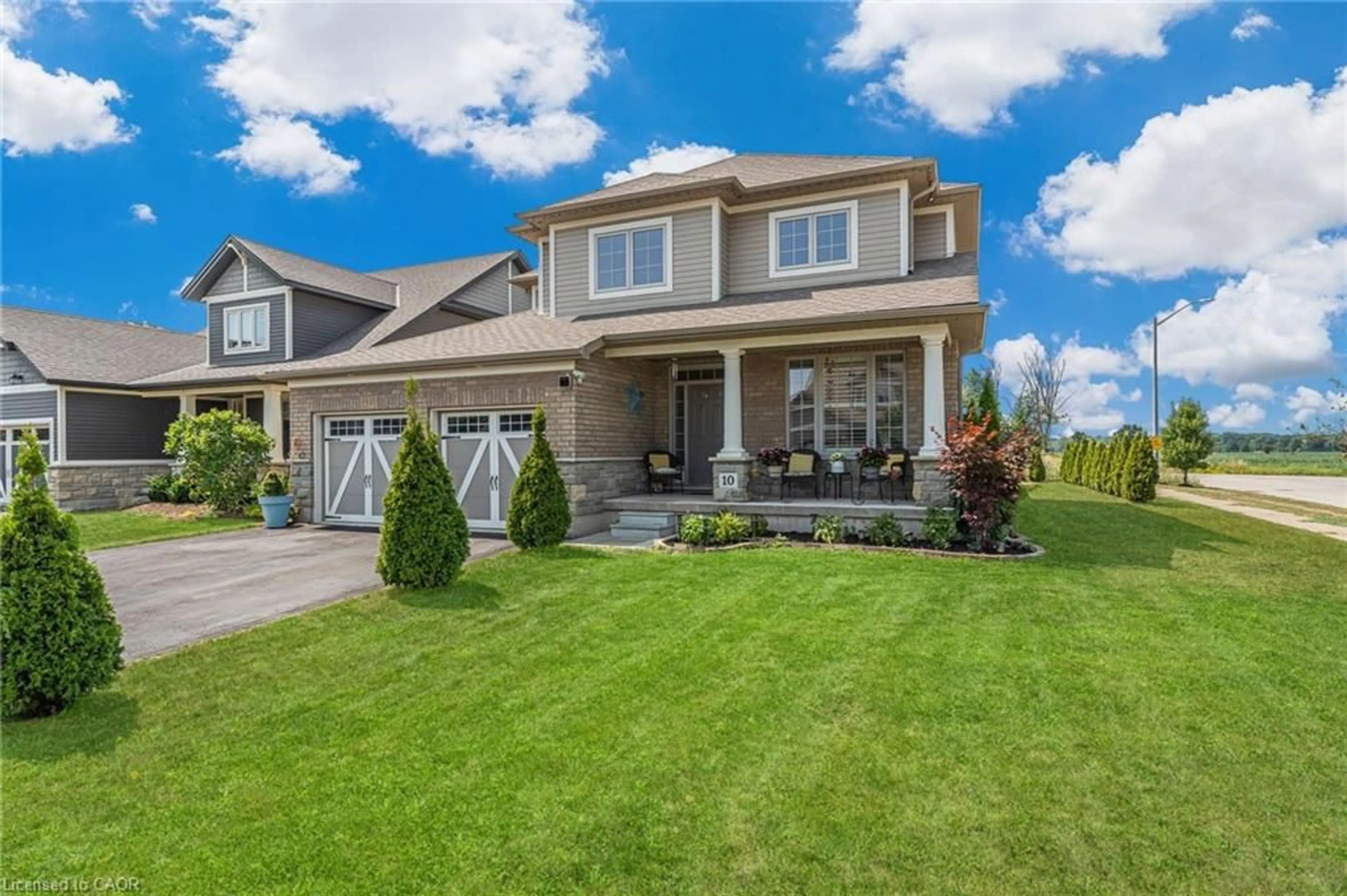 Home with vinyl exterior material, street for 10 Harvest Gate, Smithville Ontario L0R 2A0