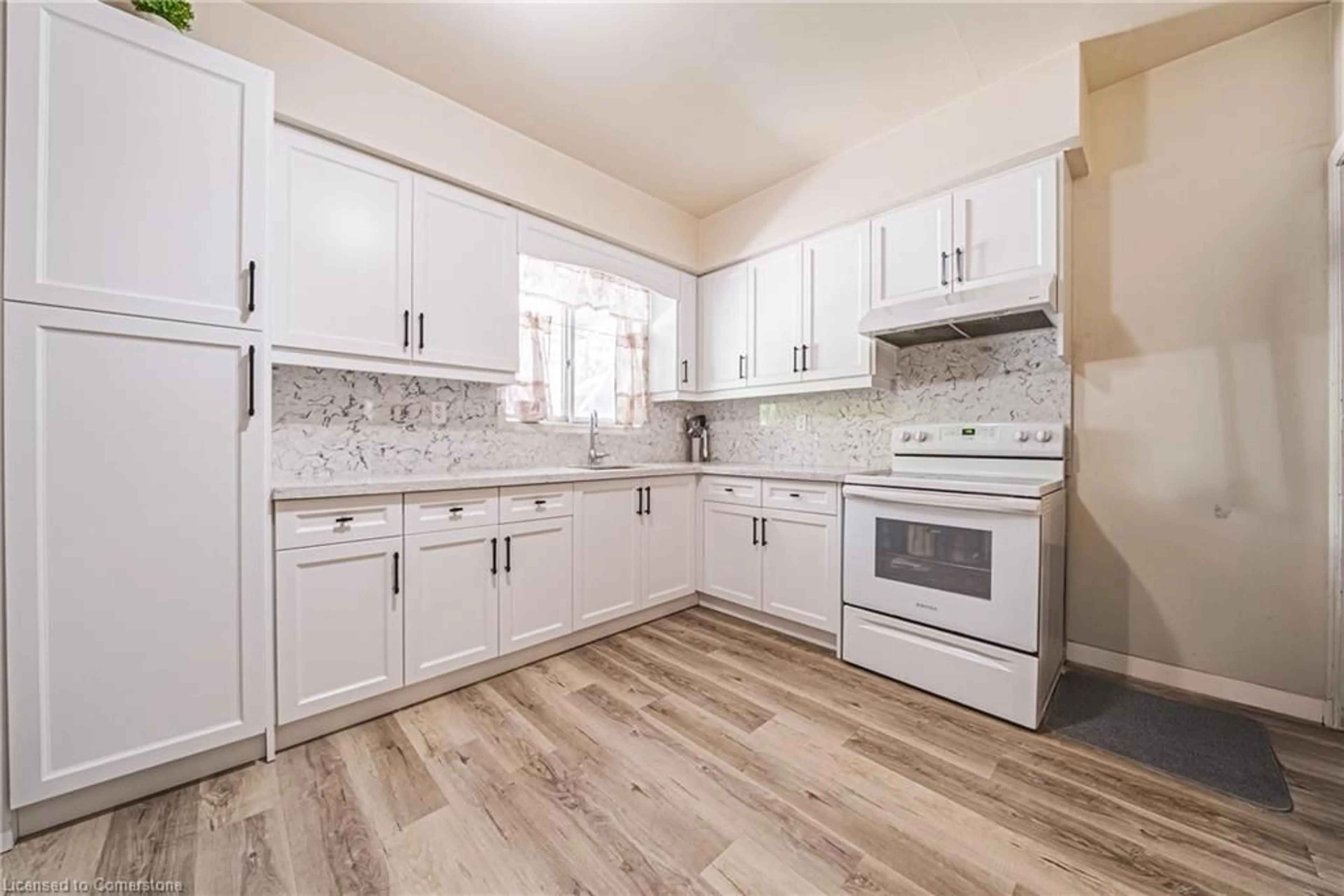 Standard kitchen, unknown for 64 Kinrade Ave, Hamilton Ontario L8L 6L6