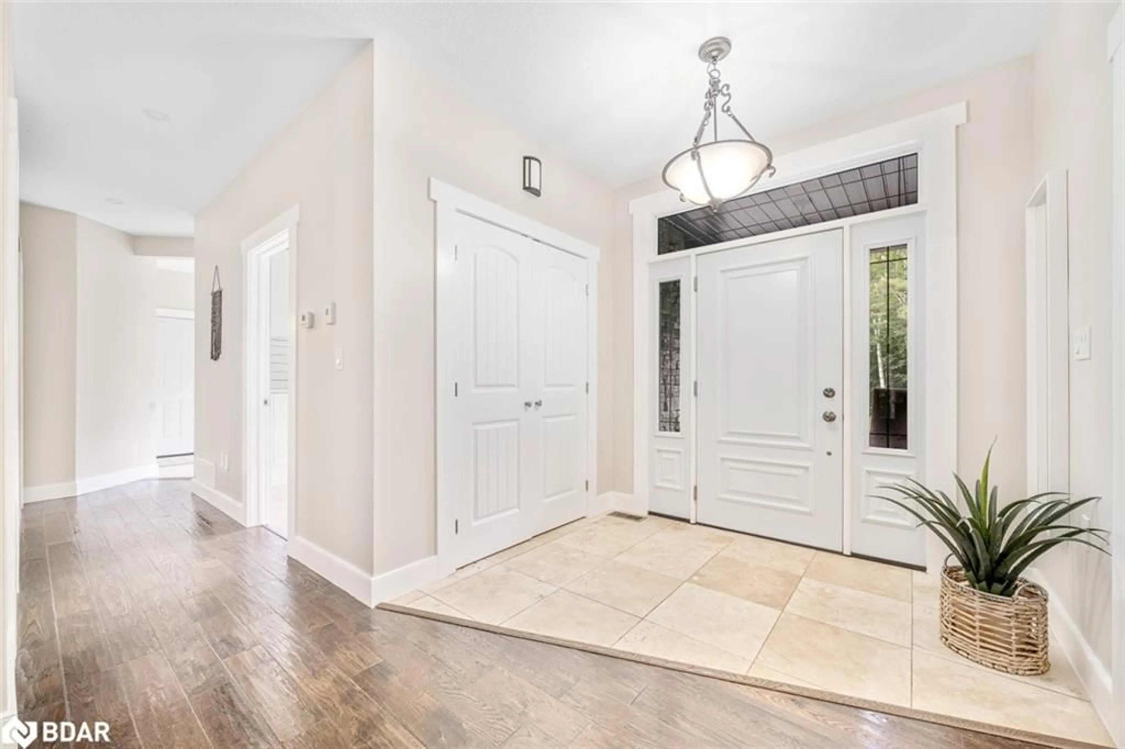 Indoor entryway for 7070 93 Hwy, Tiny Ontario L0K 2E0