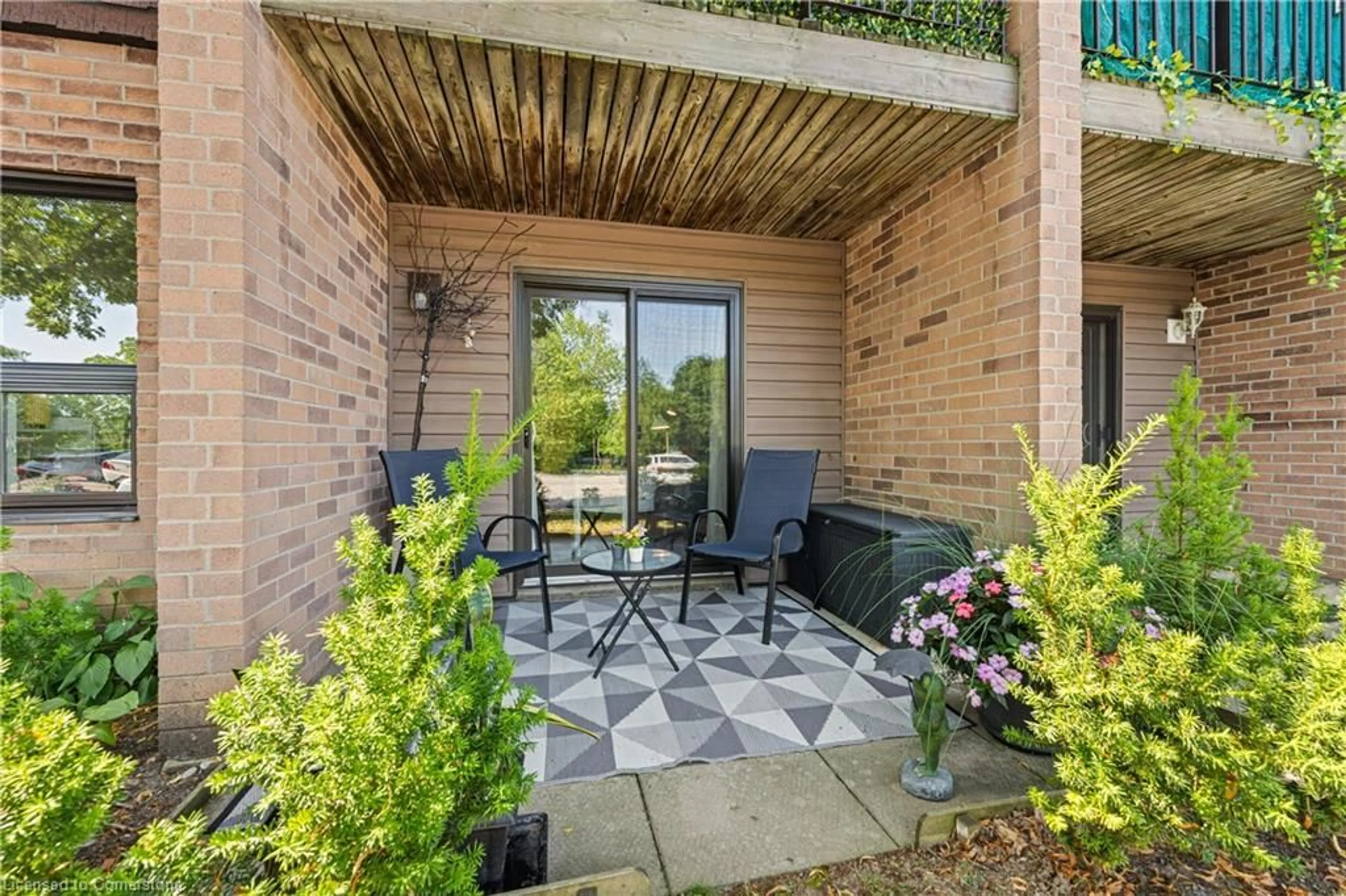 Patio, unknown for 4209 Hixon St #111, Beamsville Ontario L3J 0K2