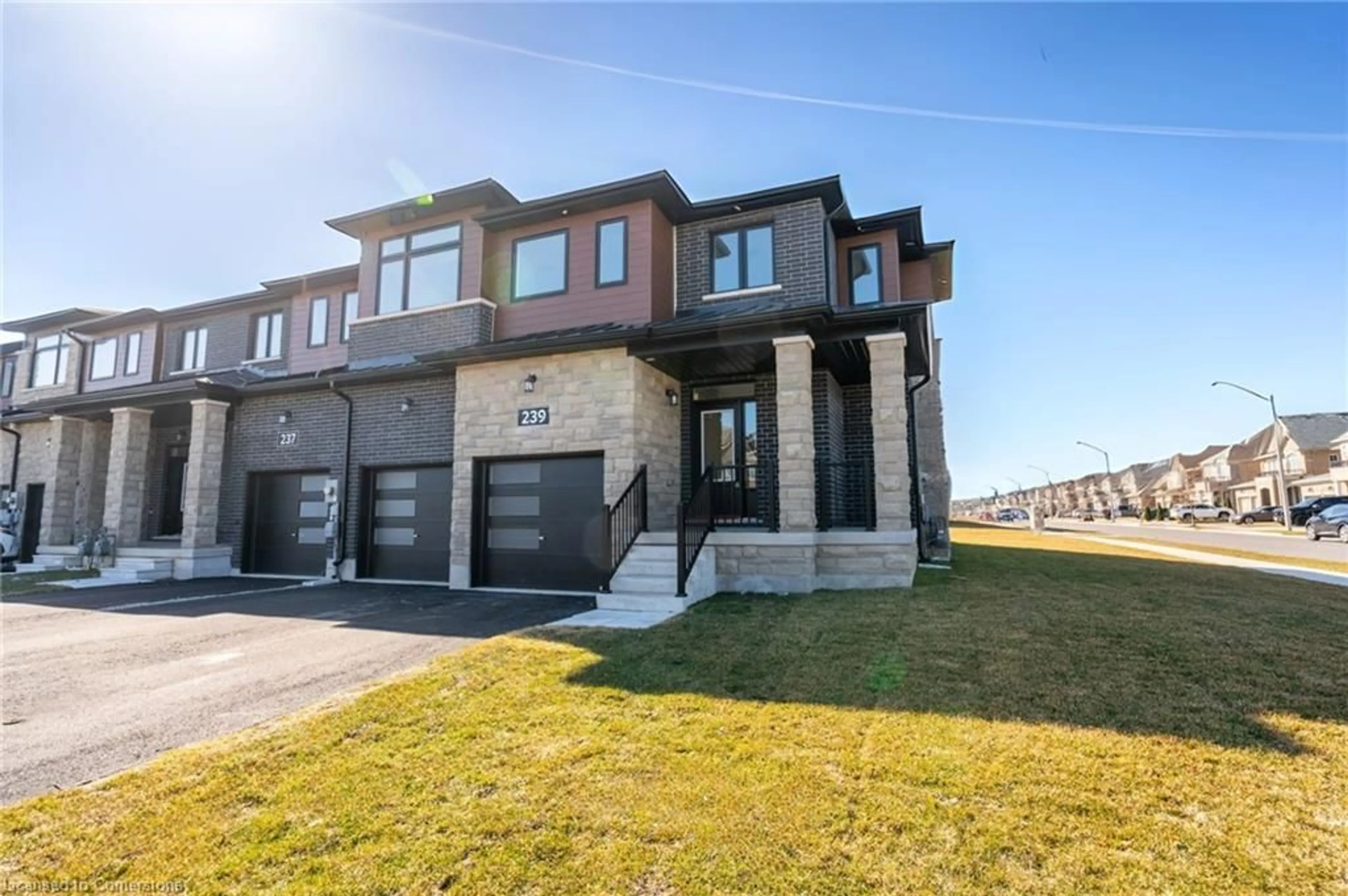 Home with brick exterior material, street for 239 Lormont Blvd, Hamilton Ontario L8J 0K2