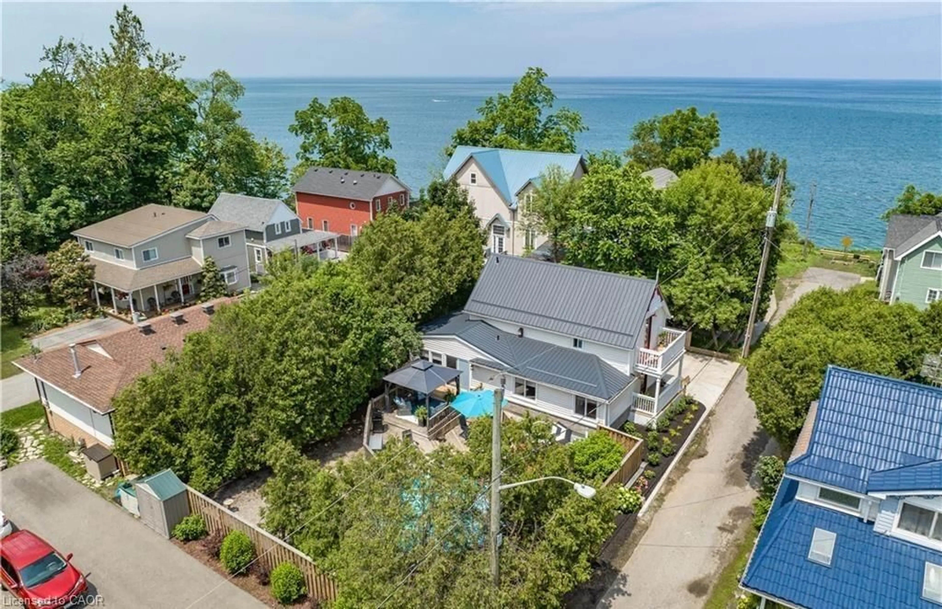 A pic from outside/outdoor area/front of a property/back of a property/a pic from drone, water/lake/river/ocean view for 4 6th St, Grimsby Ontario L3M 2T3