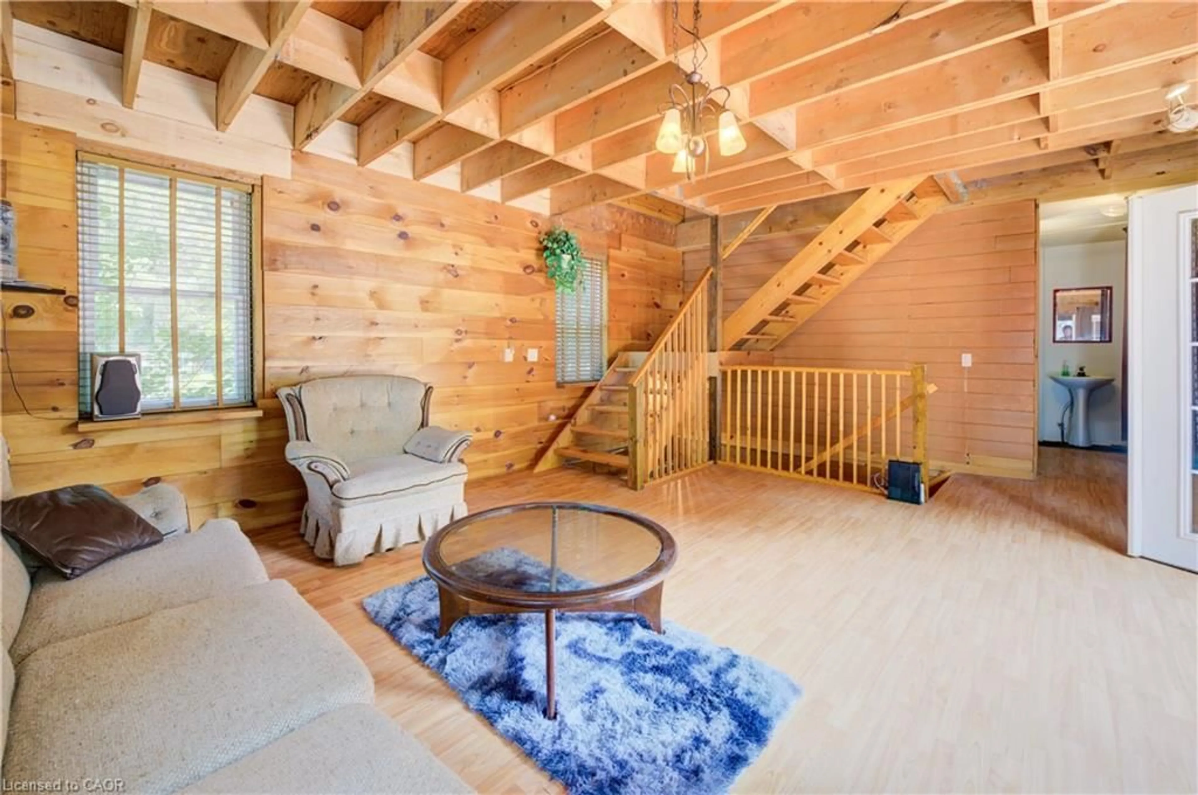 Indoor foyer for 17656 Gregory Dr, Wellburn Ontario N4X 1C6