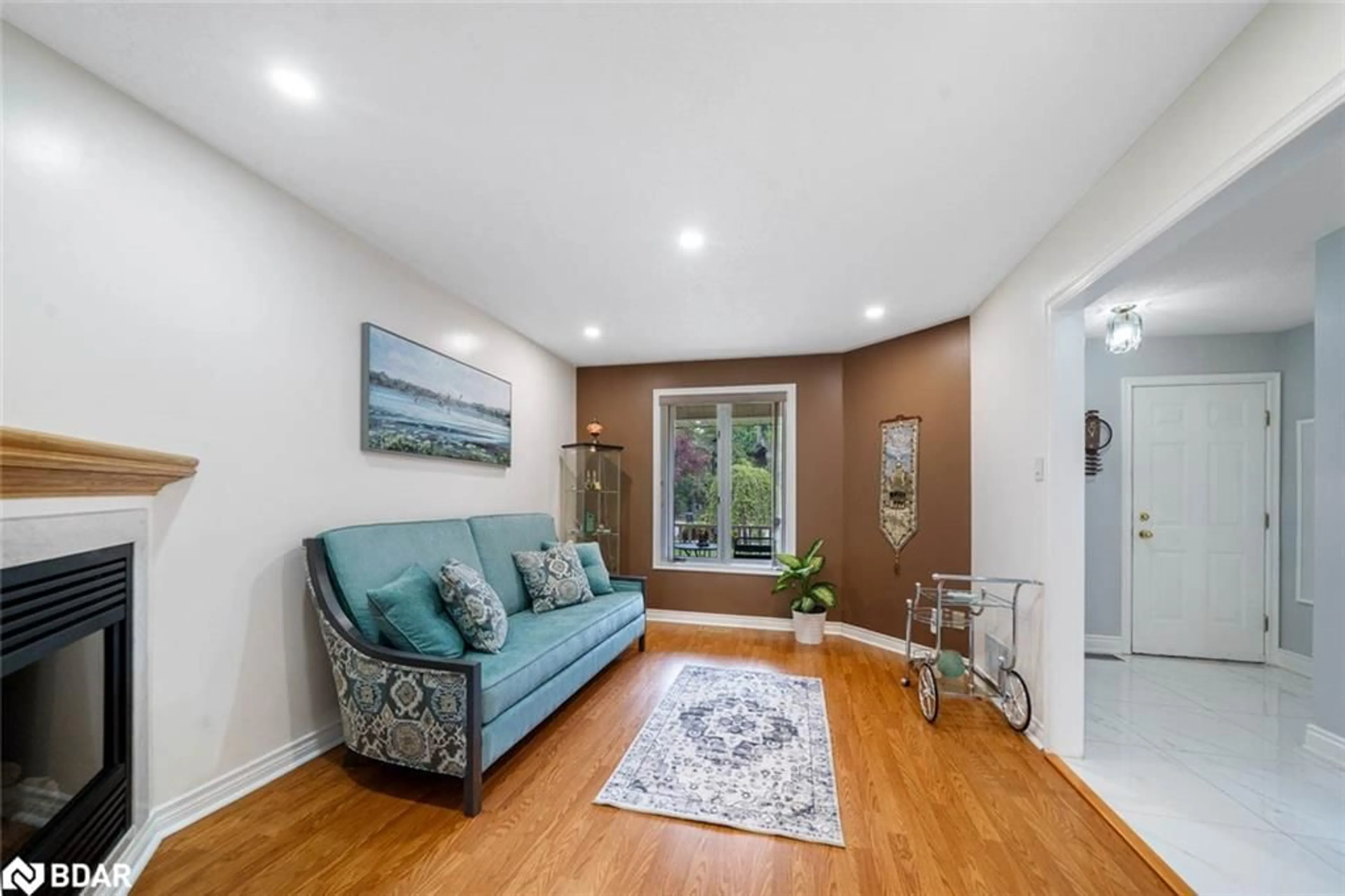 Living room with furniture, unknown for 135 Victoria St, Alliston Ontario L9R 1G7