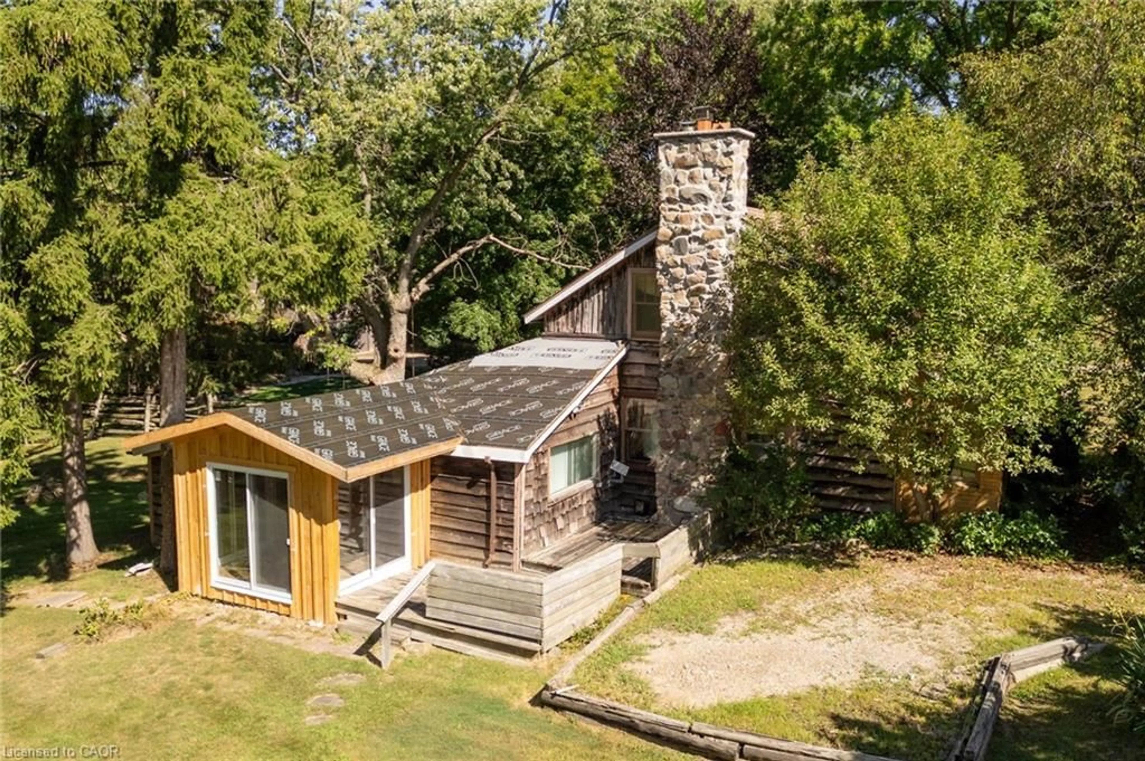 A pic from outside/outdoor area/front of a property/back of a property/a pic from drone, building for 5484 King St, Nithburg Ontario N0B 2T0