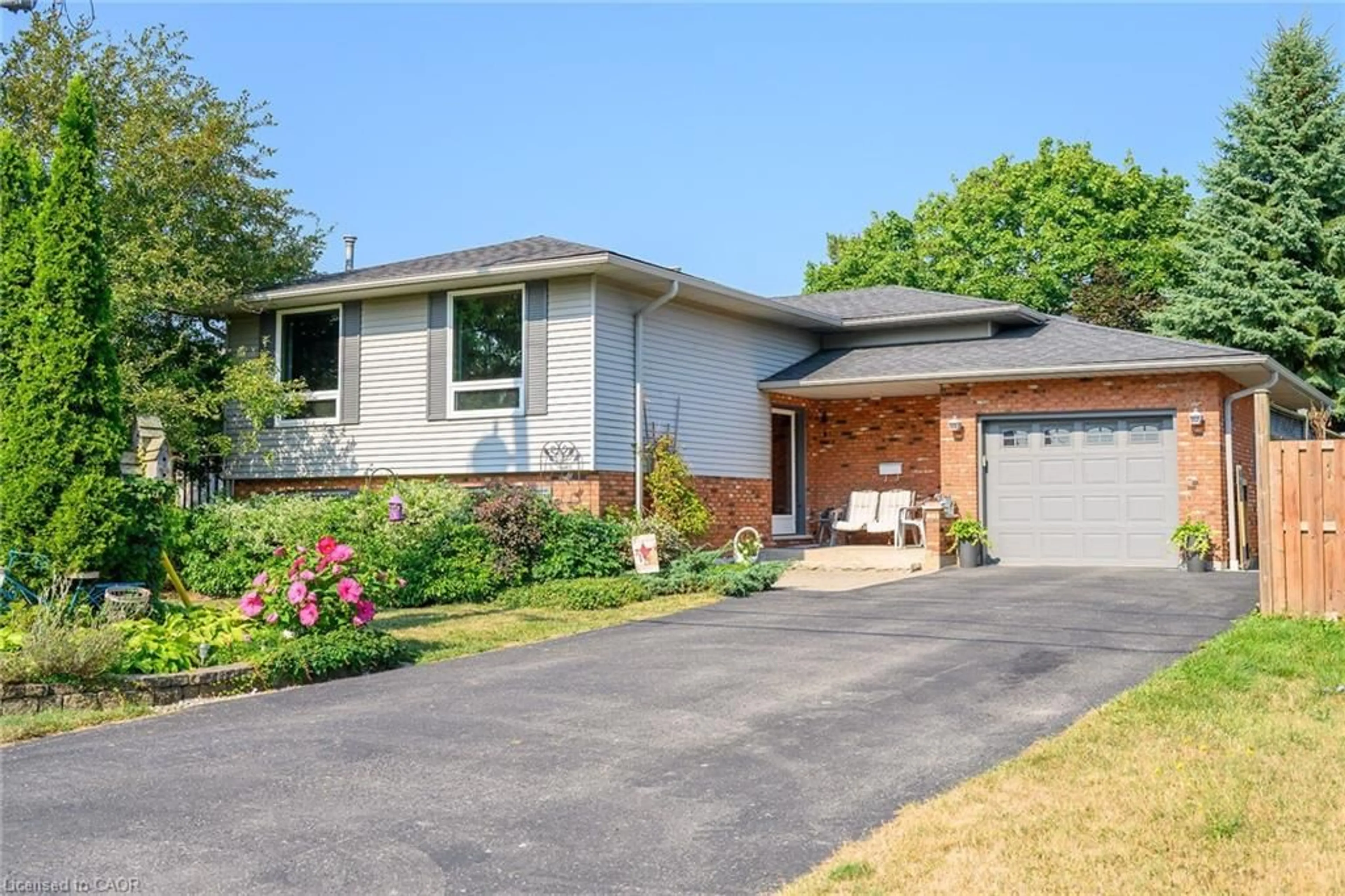 Home with brick exterior material, street for 113 Wade Rd, West Lincoln Ontario L0R 2A0