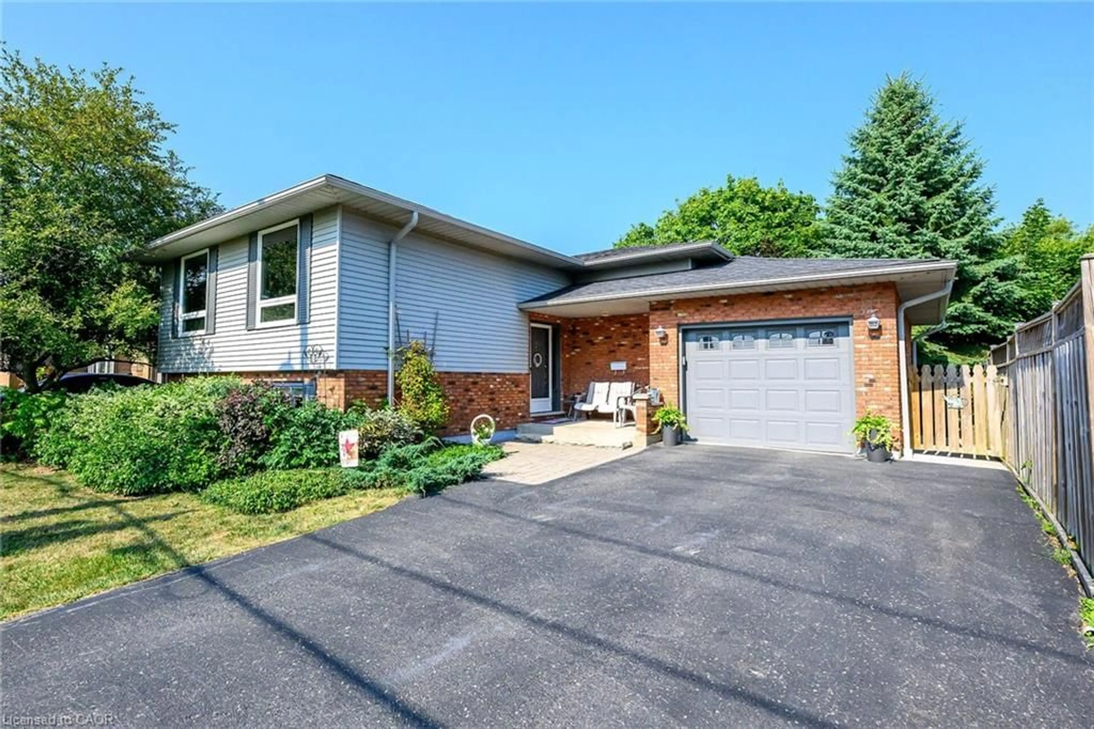 Home with brick exterior material, street for 113 Wade Rd, West Lincoln Ontario L0R 2A0