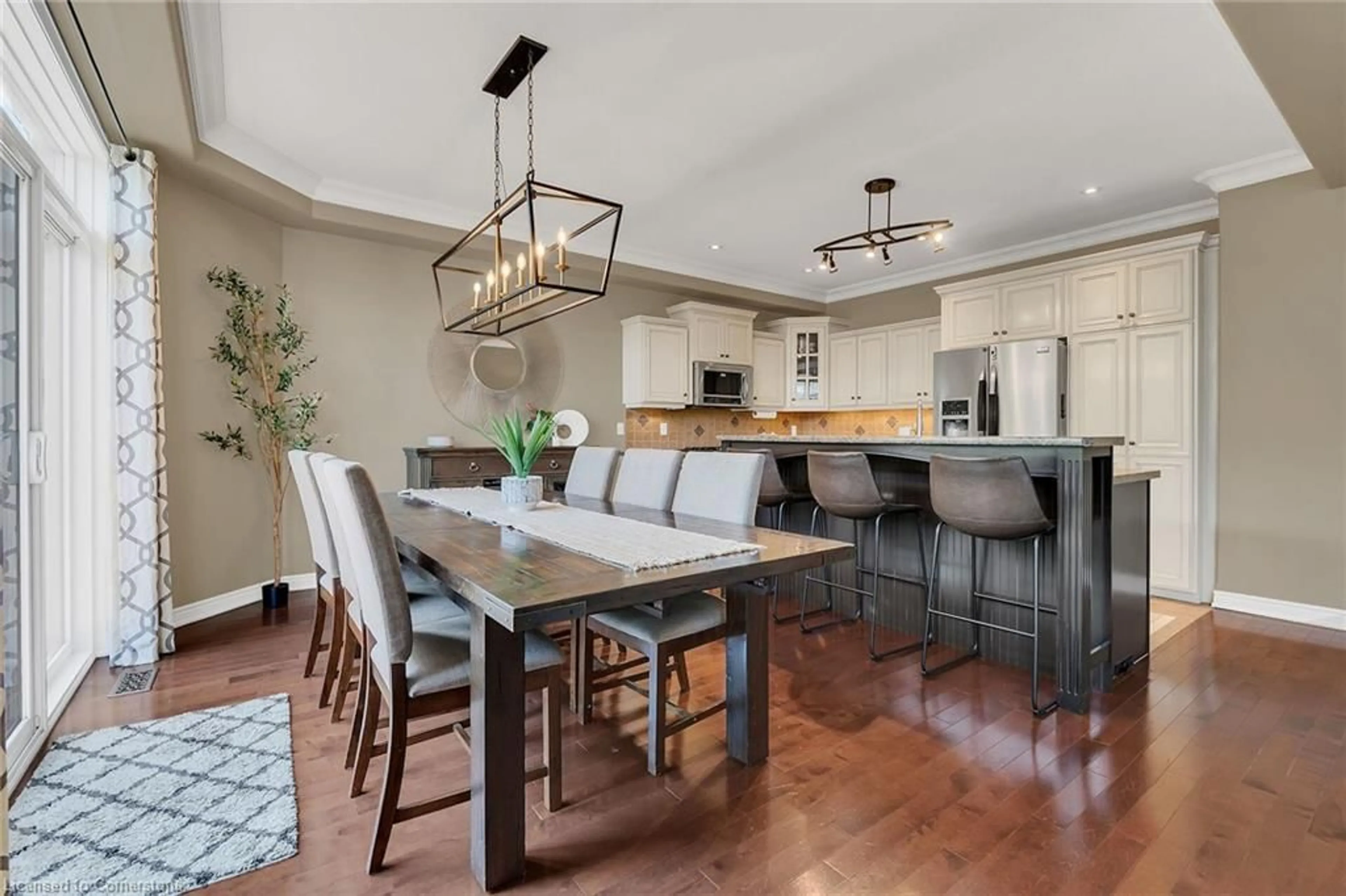 Open concept kitchen, unknown for 47 Southwood Cres, Caledonia Ontario N3W 0A7