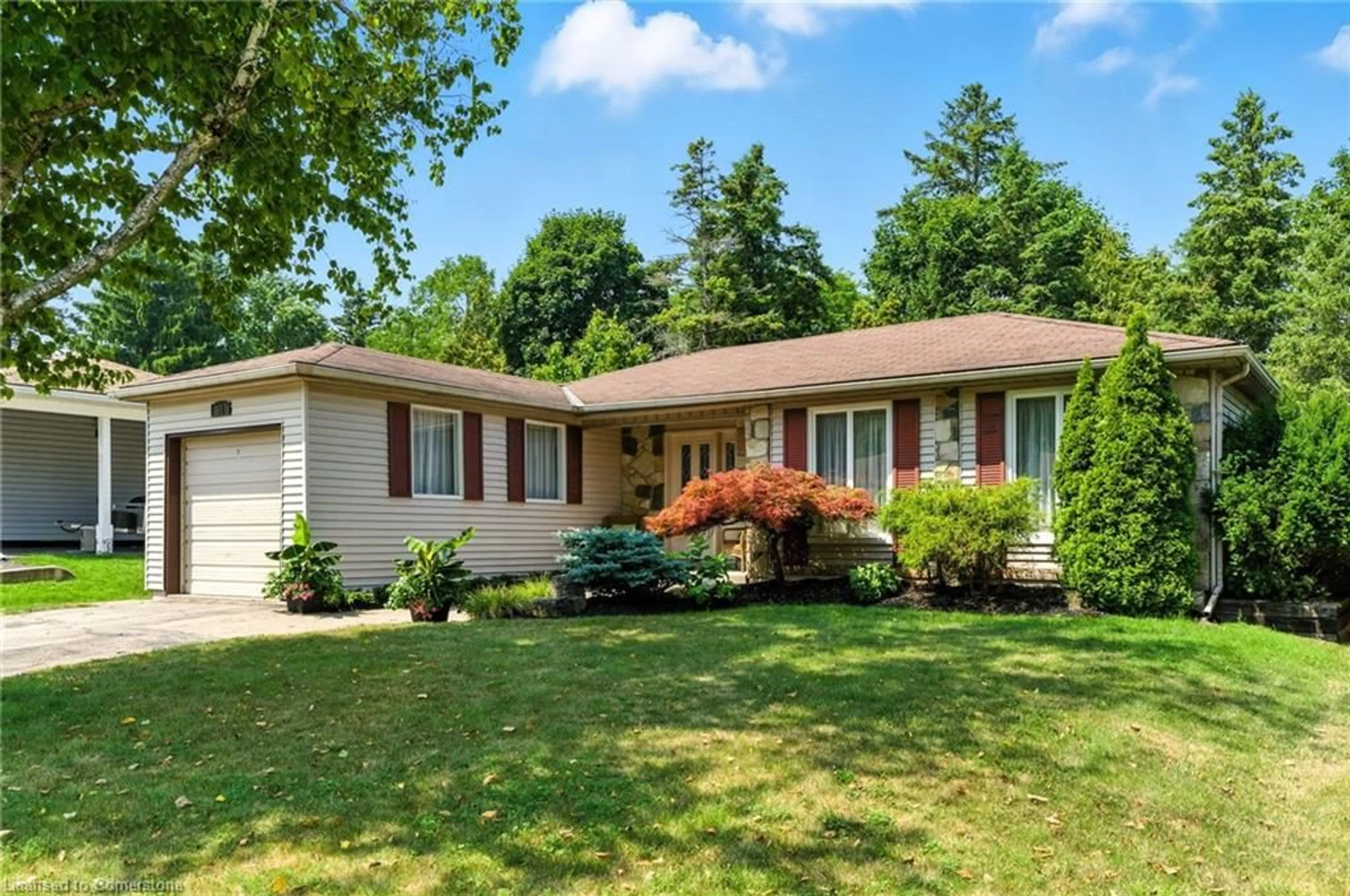 Home with vinyl exterior material, street for 51 Pleasant Ave, Dundas Ontario L9H 3T2