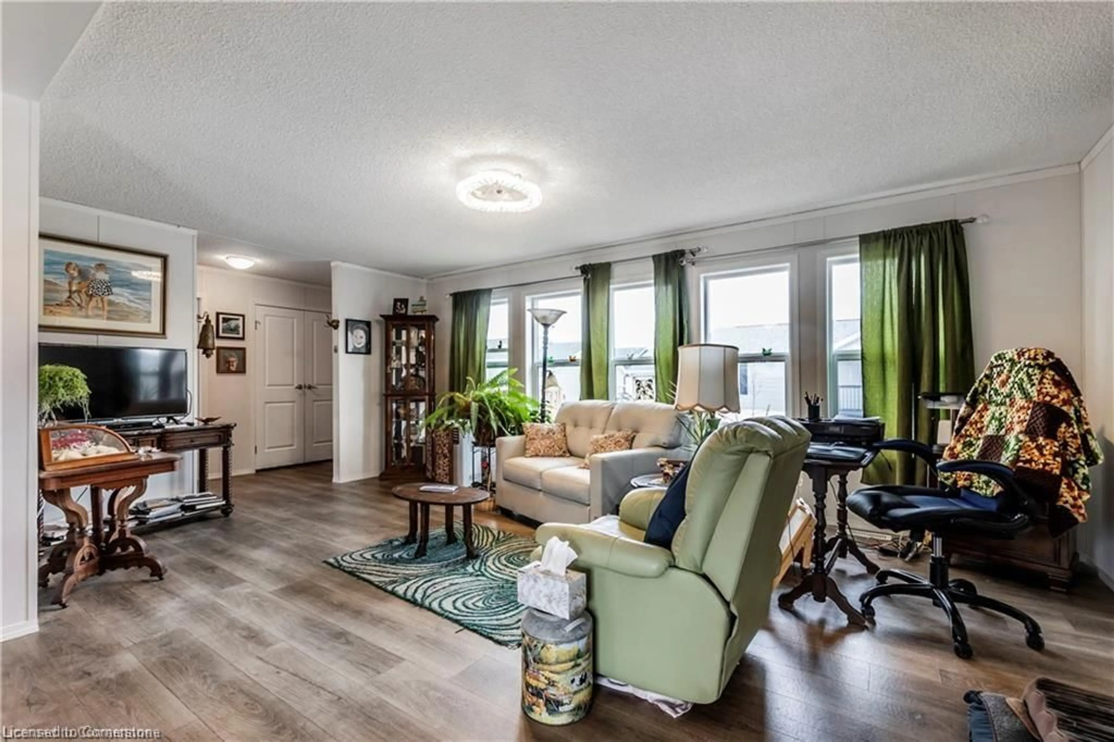 Living room with furniture, wood/laminate floor for 17 Bent Willow Crt, Nanticoke Ontario N0A 1L0