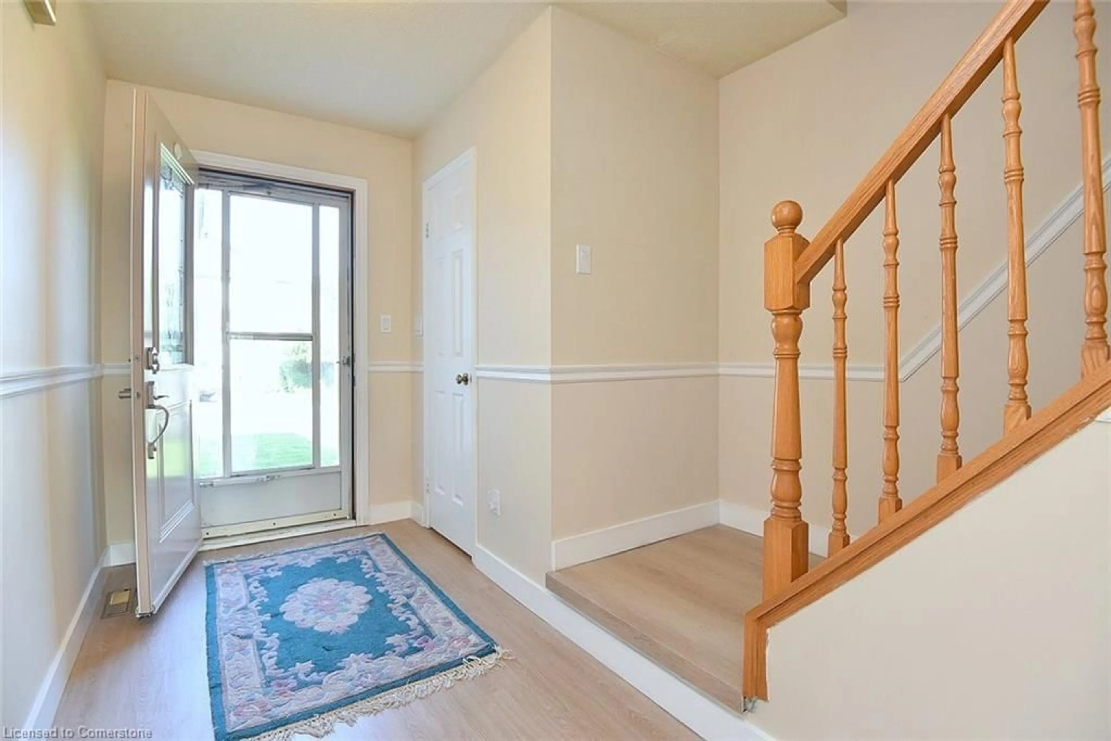 Indoor entryway for 591 Highway 8 #25, Hamilton Ontario L8G 5E7