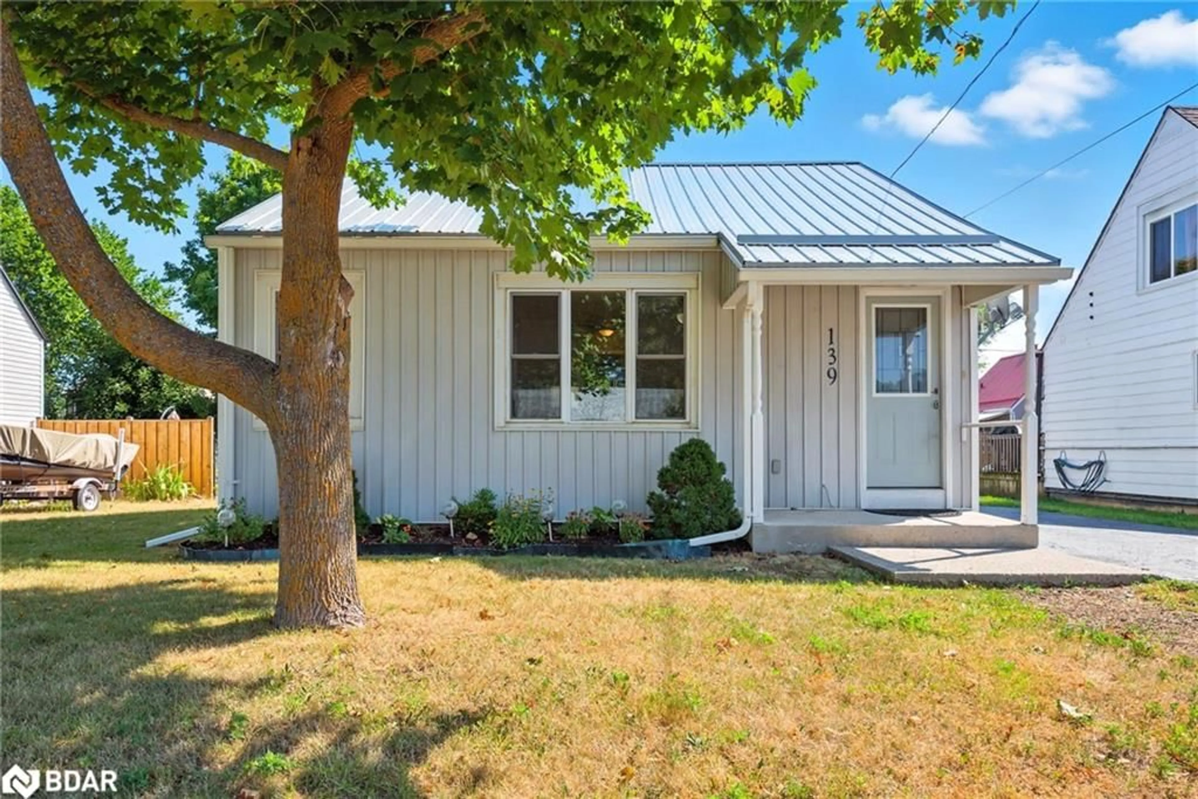 Home with vinyl exterior material, street for 139 Centre St, Campbellford Ontario K0L 1L0