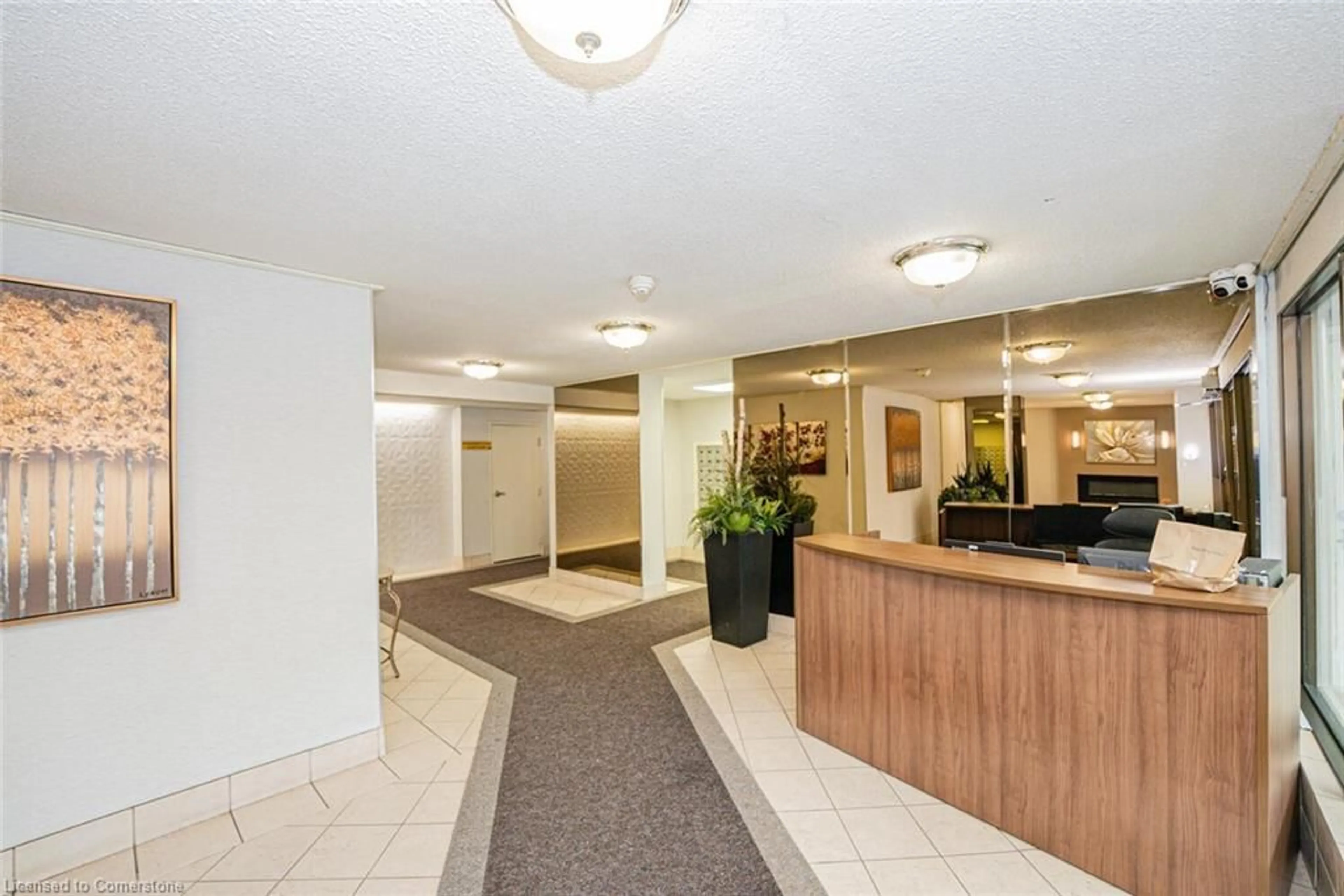 Indoor foyer for 18 Knightsbridge Rd #304, Peel Ontario L6T 3X5
