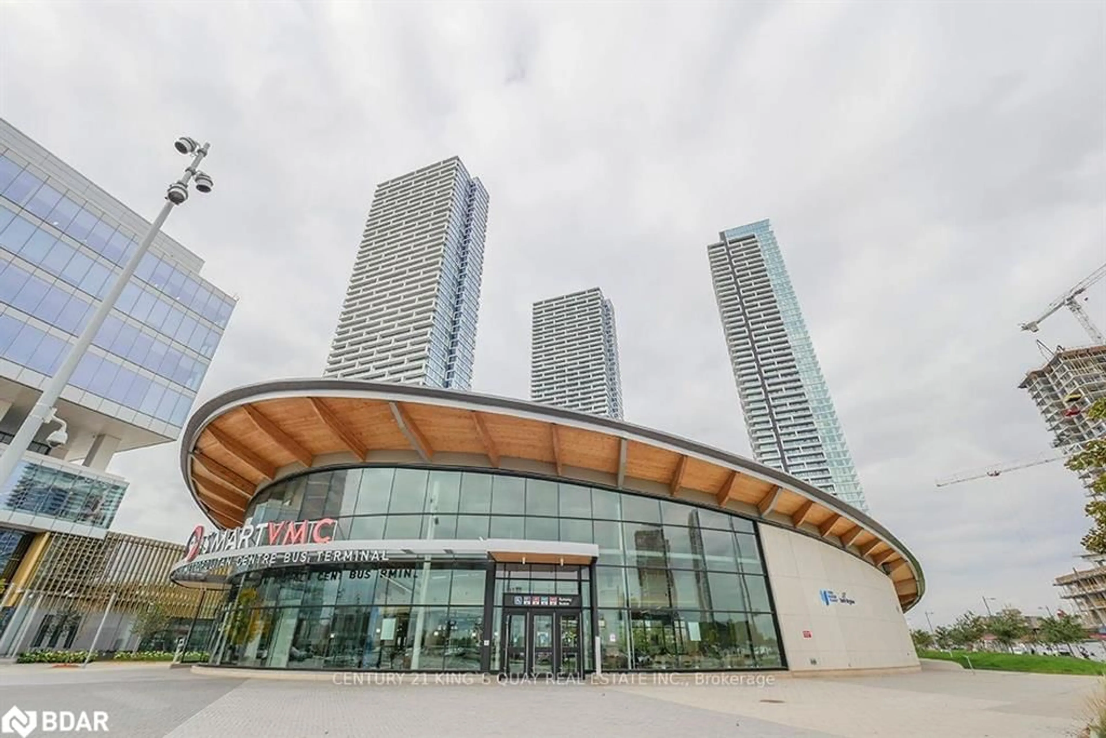 Indoor foyer for 898 Portage Parkway Pky #2, Vaughan Ontario L4K 3Y8