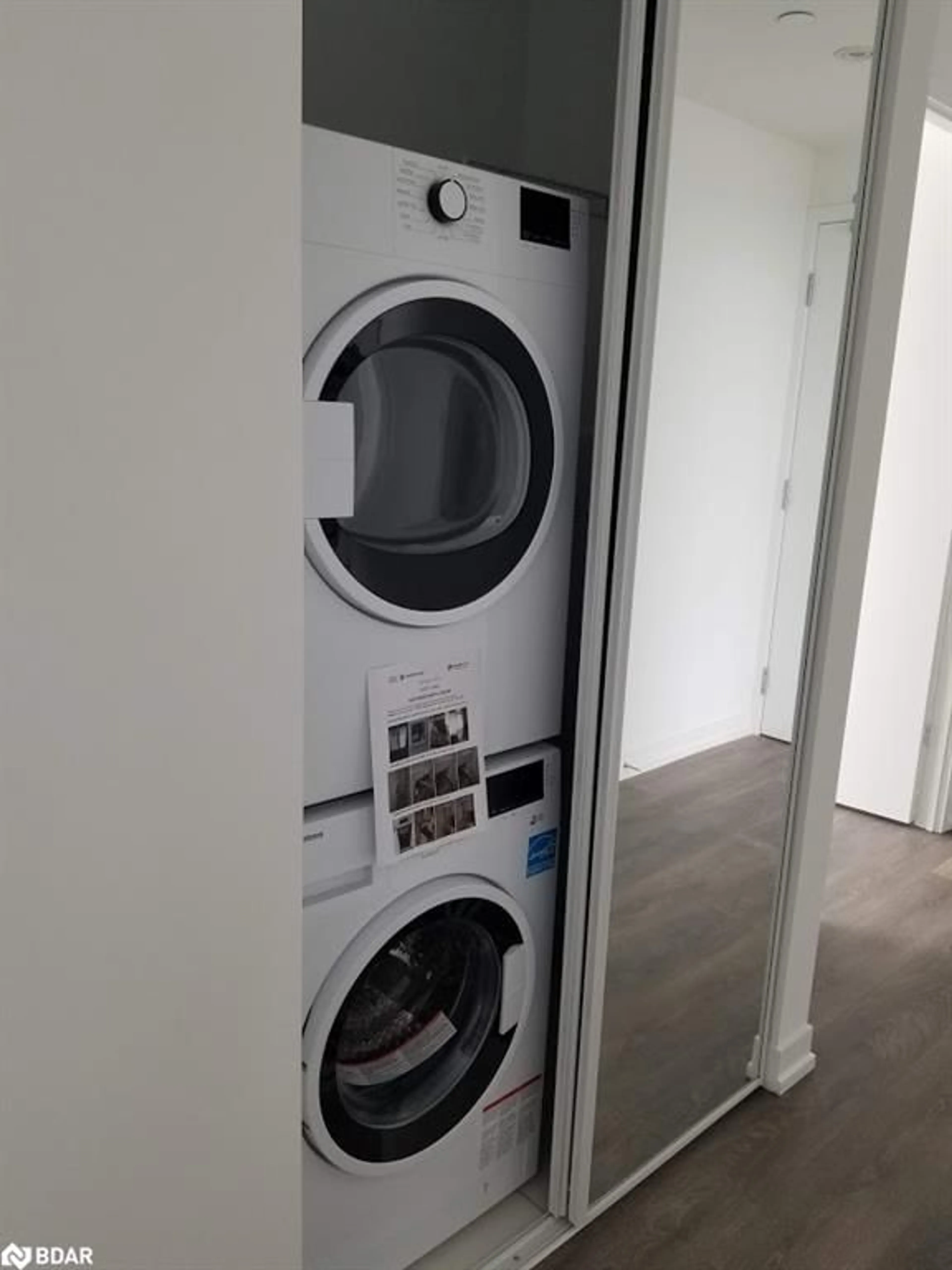 Laundry room for 898 Portage Parkway Pky #2, Vaughan Ontario L4K 3Y8