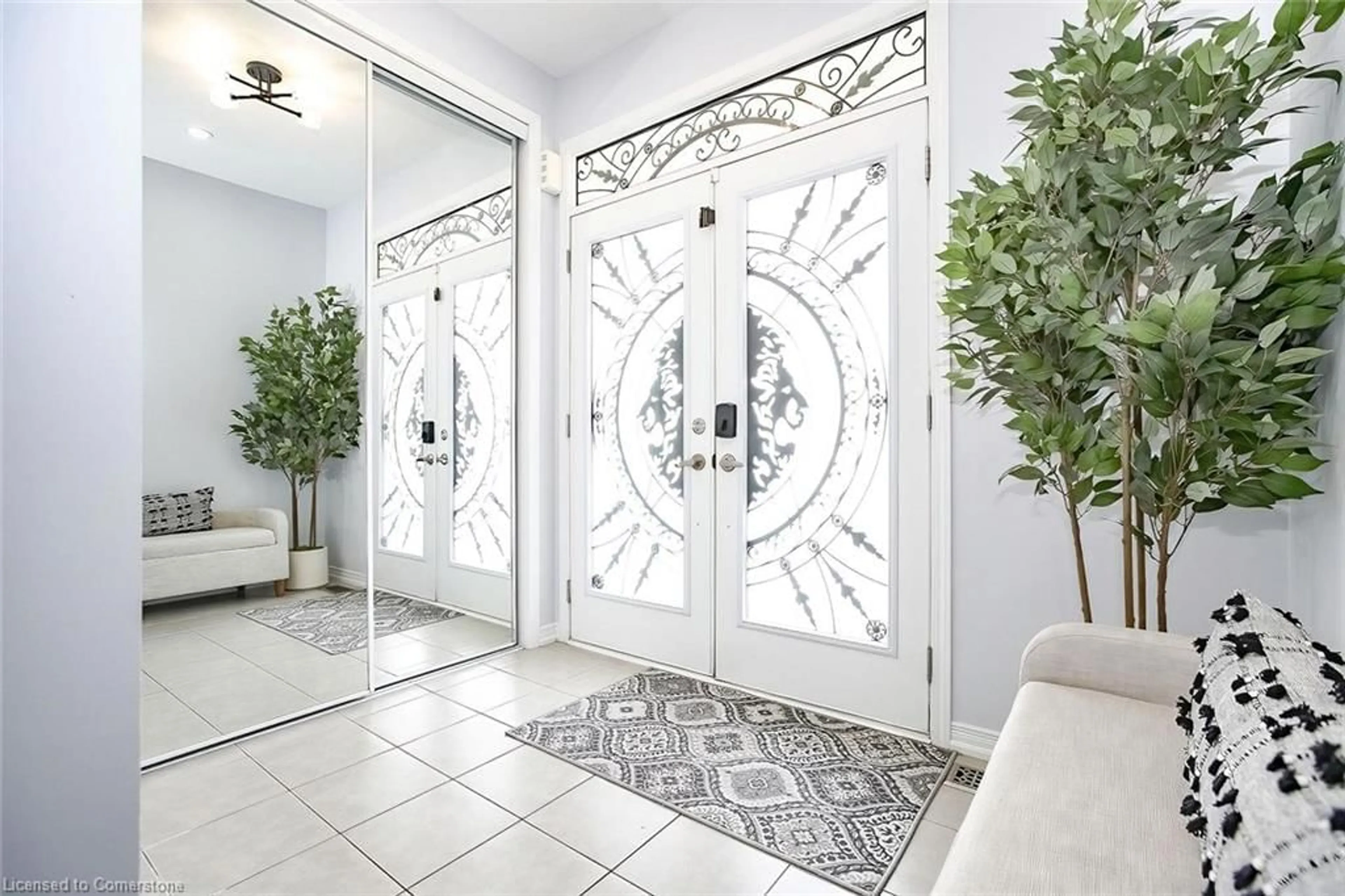 Indoor entryway for 154 Munro Cir, Brantford Ontario N3T 5L6