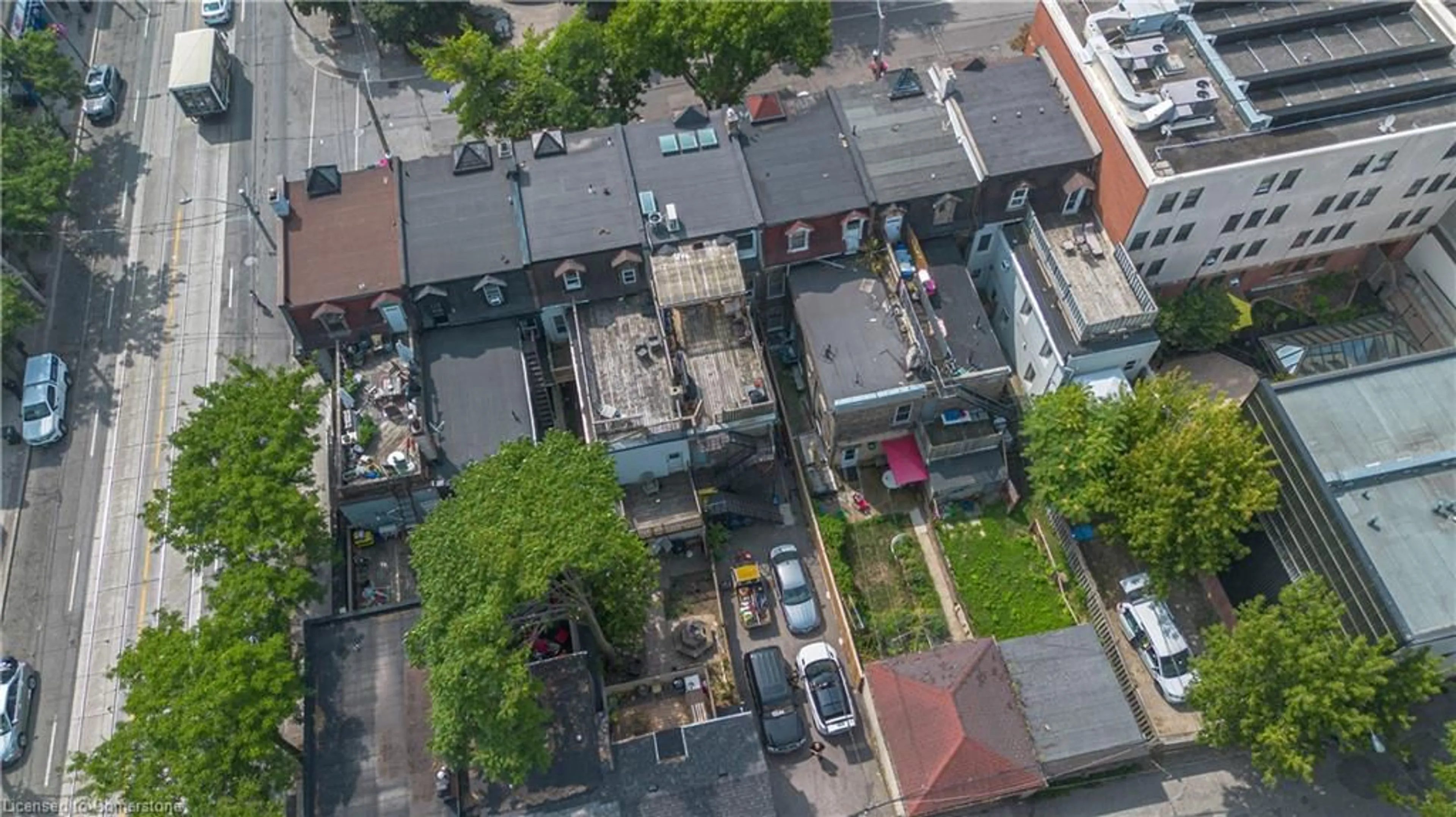 A pic from outside/outdoor area/front of a property/back of a property/a pic from drone, city buildings view from balcony for 290 Gerrard St, Toronto Ontario M5A 2G4