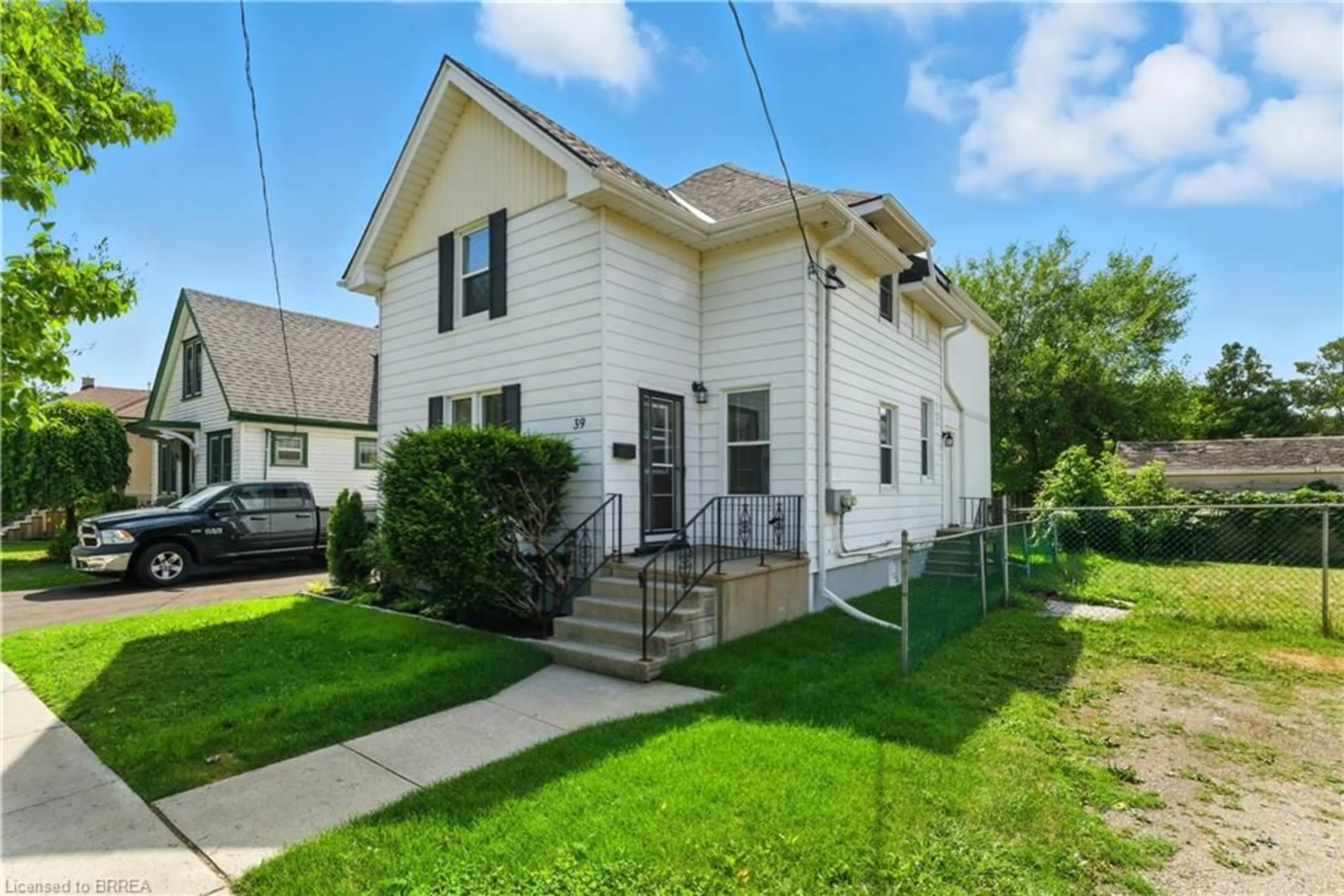 Home with vinyl exterior material, street for 39 Allenby Ave, Brantford Ontario N3S 1R1