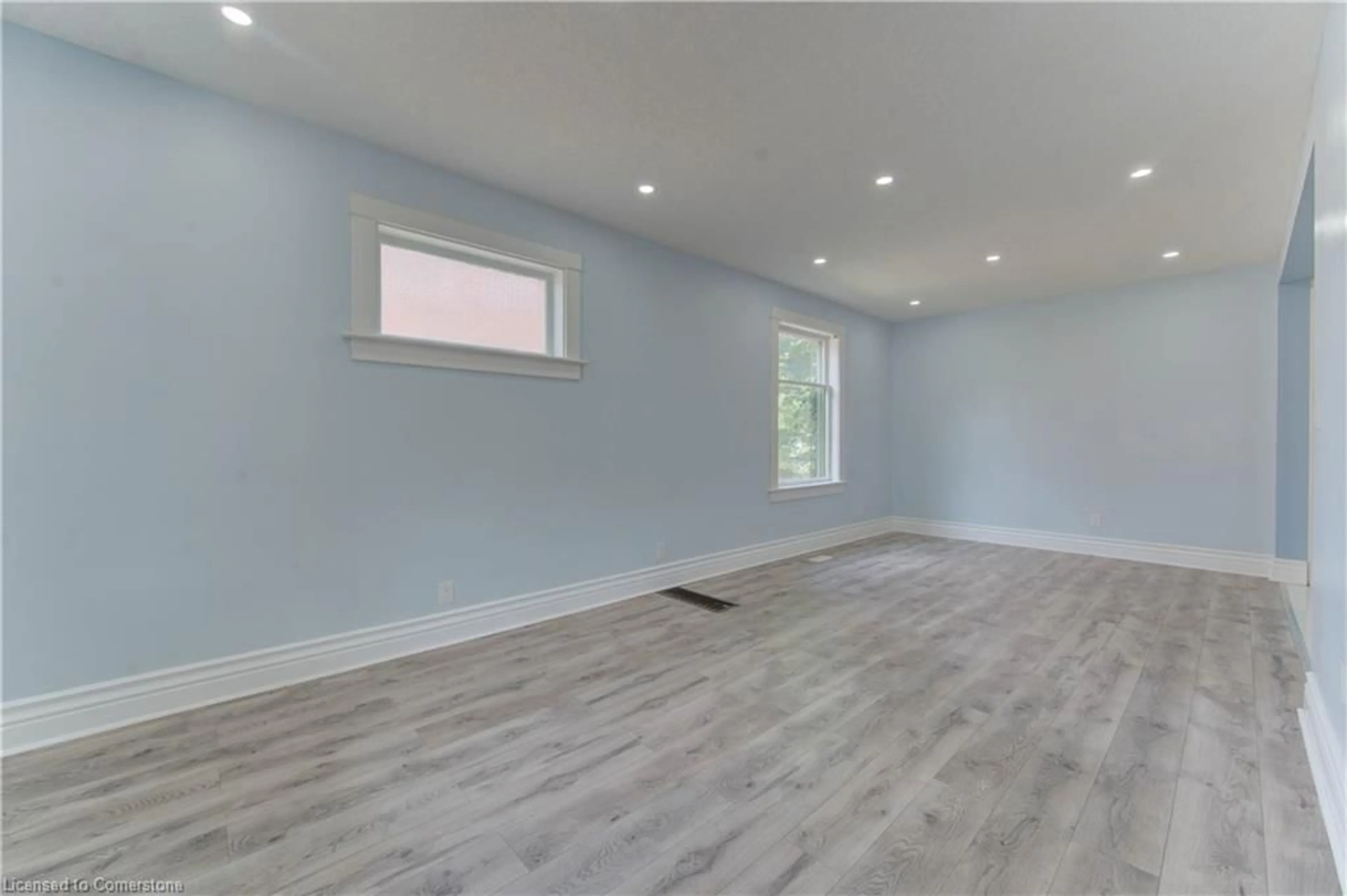 A pic of a room for 539 Moore St, Cambridge Ontario N3H 3B3