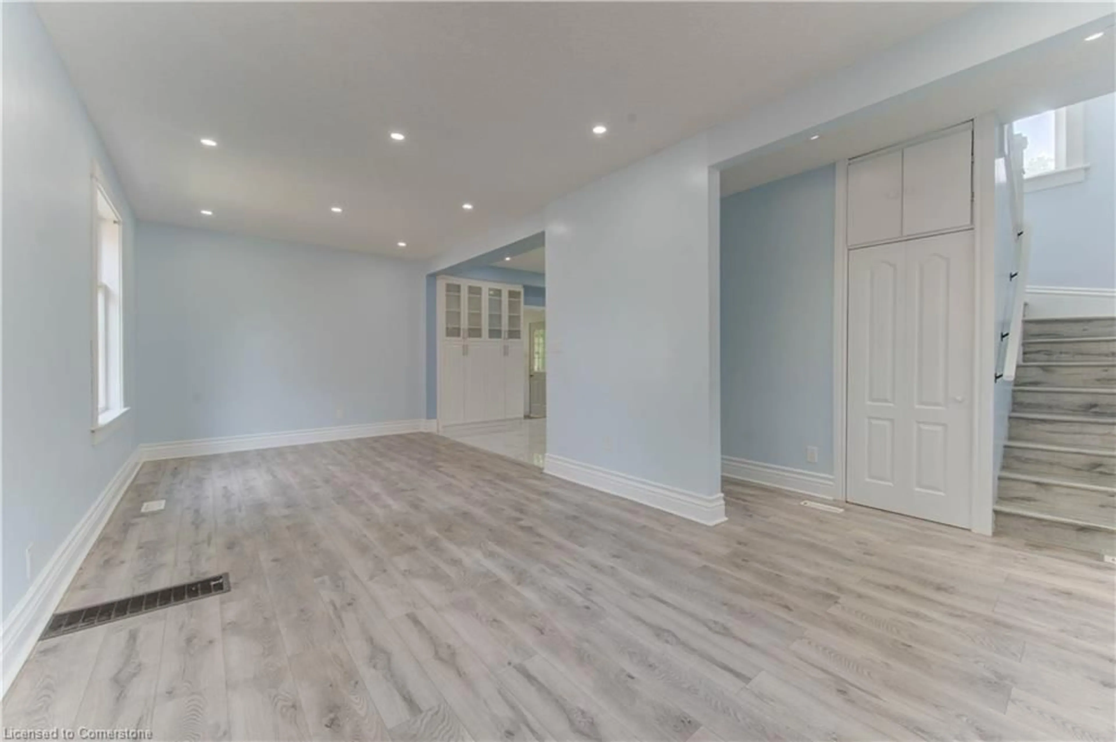 A pic of a room for 539 Moore St, Cambridge Ontario N3H 3B3