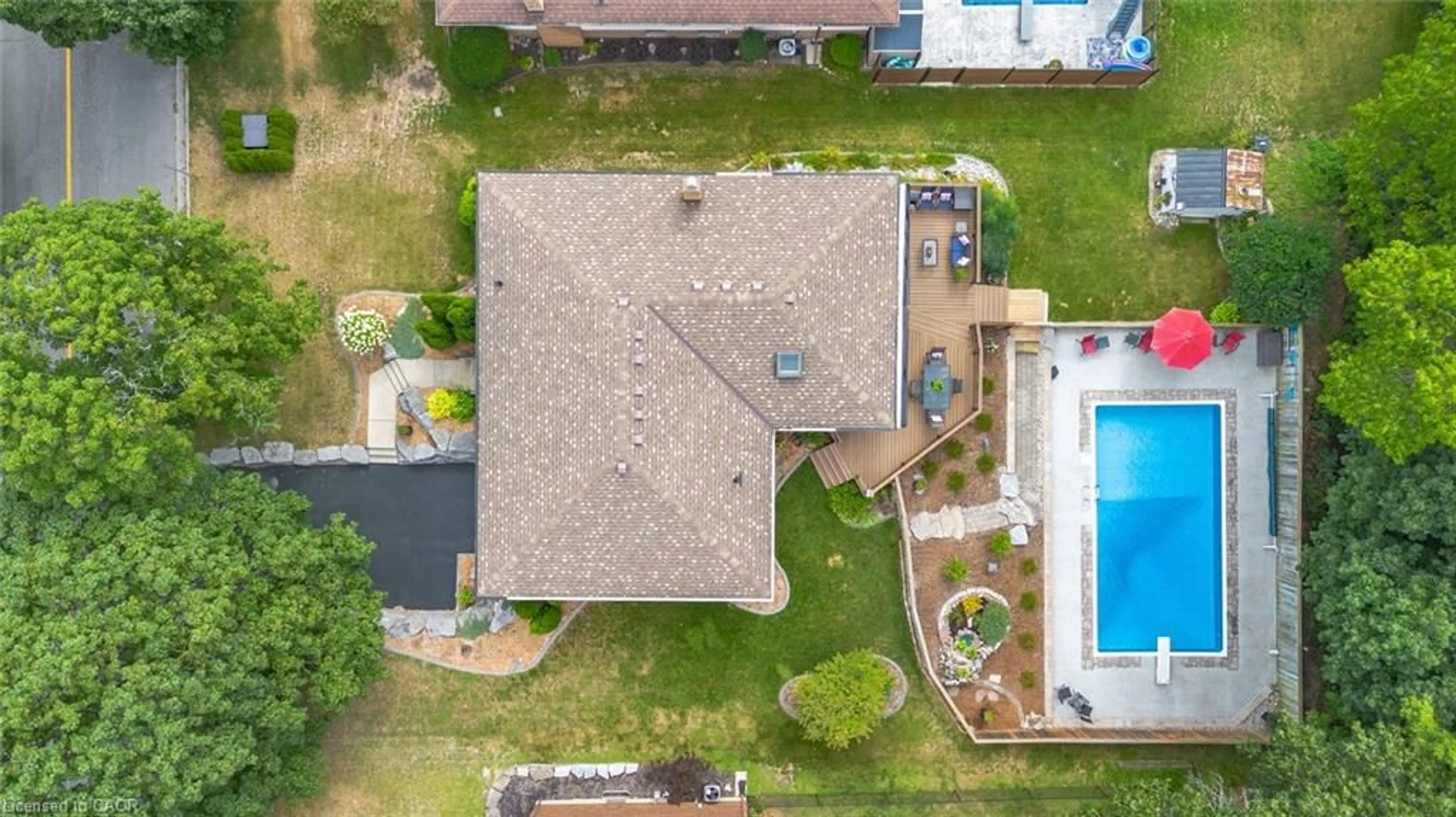 A pic from outside/outdoor area/front of a property/back of a property/a pic from drone, unknown for 46 Berkley Cres, Simcoe Ontario N3Y 2K5