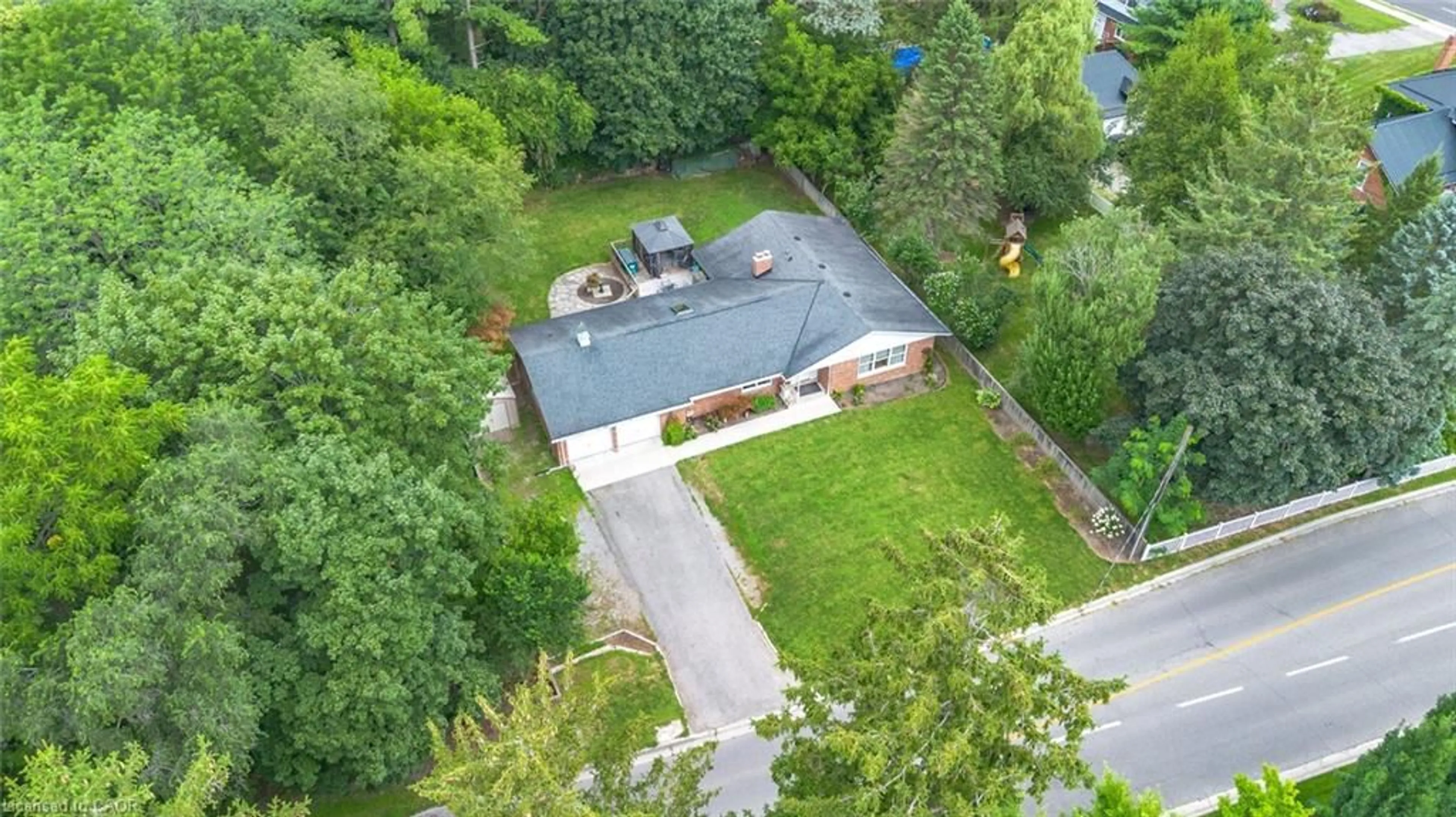 A pic from outside/outdoor area/front of a property/back of a property/a pic from drone, street for 15 Evergreen Hill Rd, Simcoe Ontario N3Y 1B7