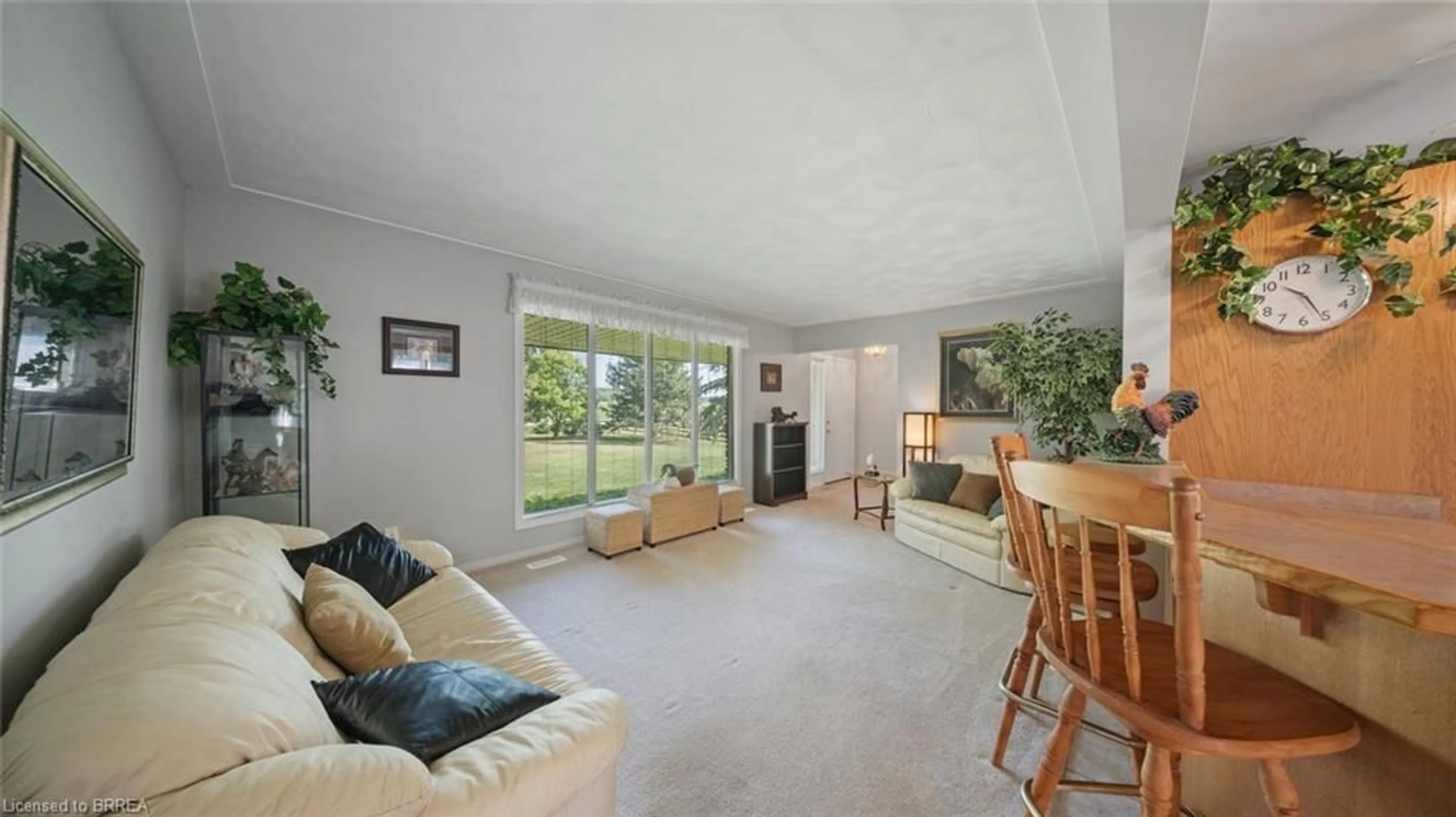 Living room with furniture, unknown for 124 Governor's Rd, Brantford Ontario N3L 3E1