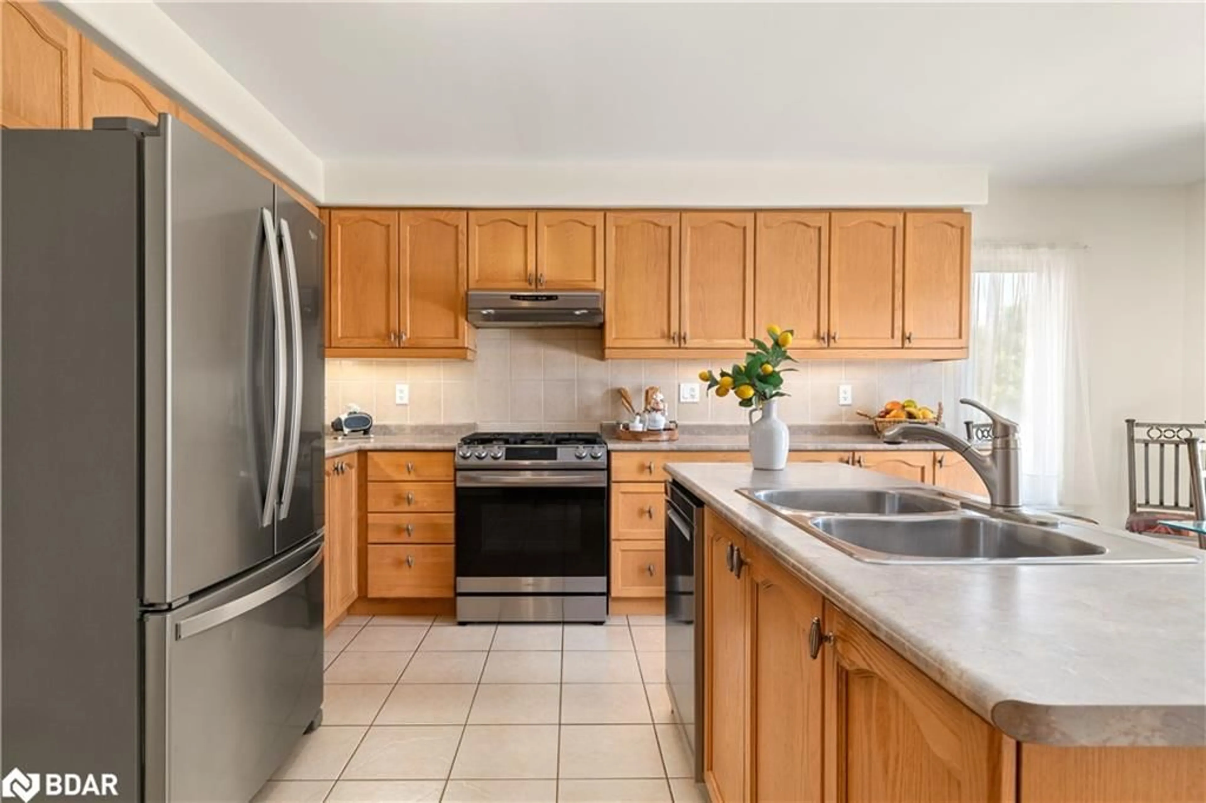 Standard kitchen, ceramic/tile floor for 67 Sweetnam Dr, Lindsay Ontario K9V 0A7