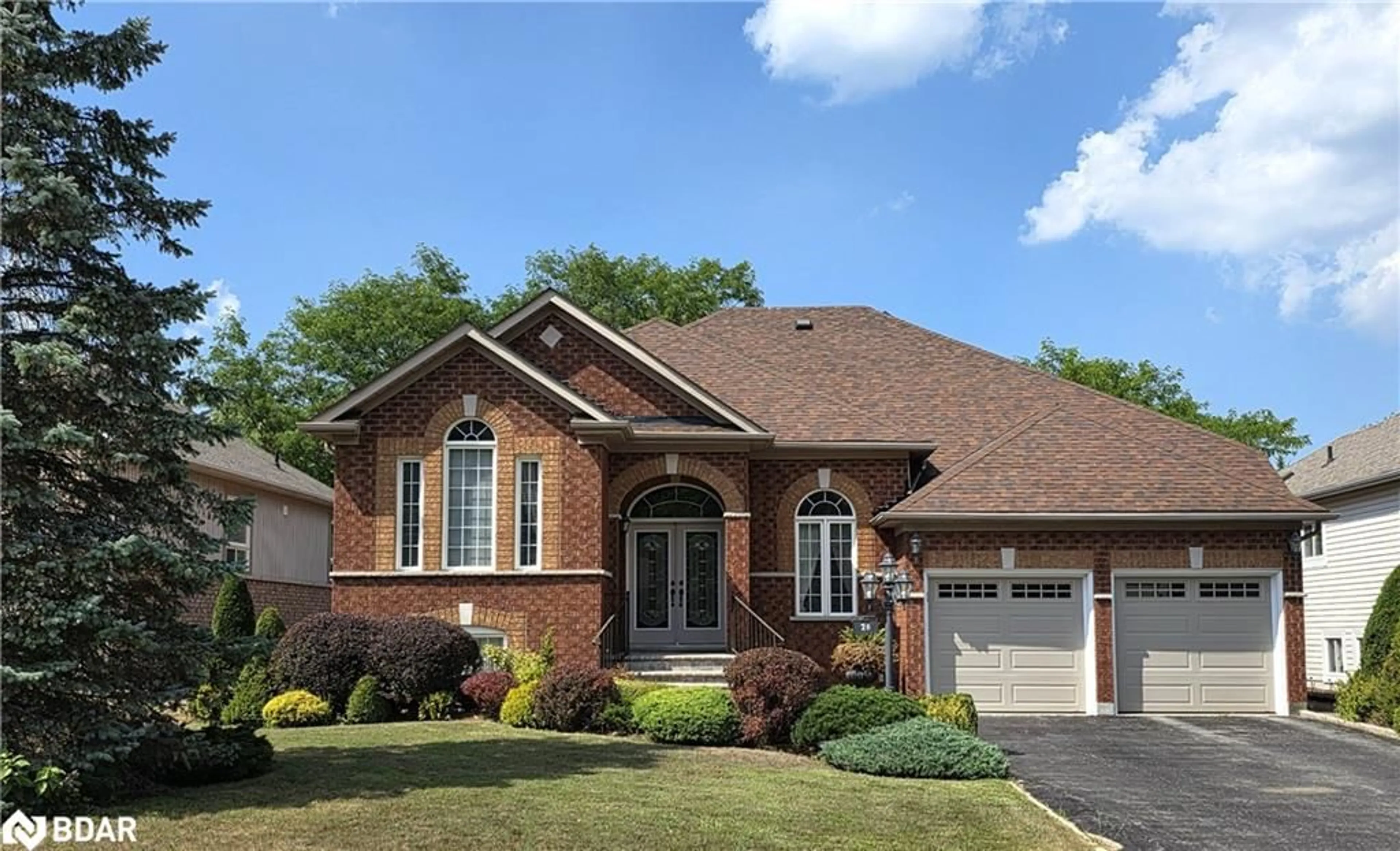 Home with brick exterior material, street for 28 Cranberry Hts, Wasaga Beach Ontario L9Z 1M9