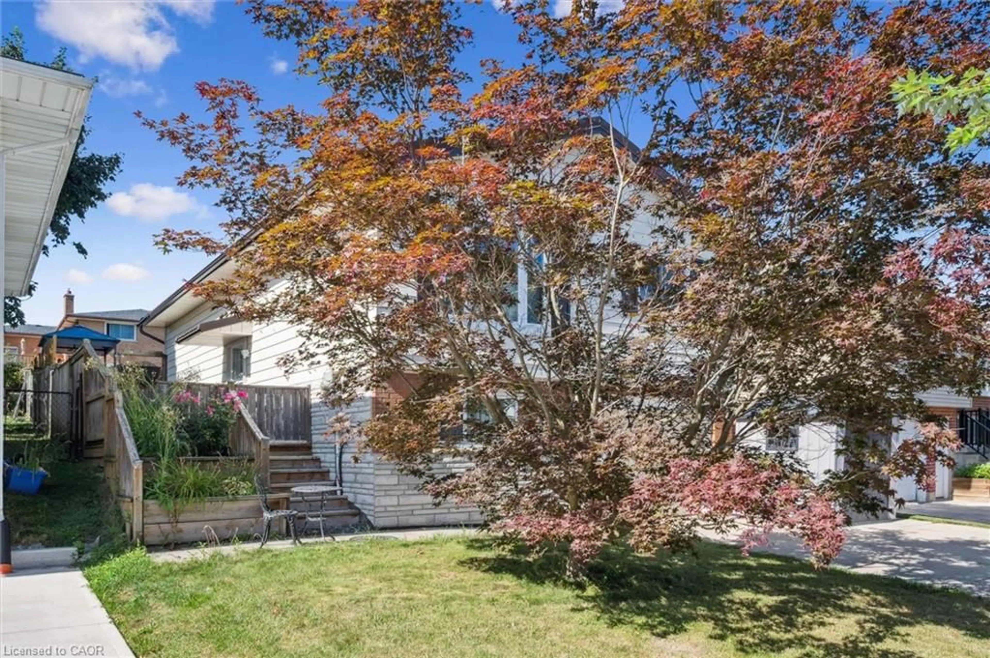 A pic from outside/outdoor area/front of a property/back of a property/a pic from drone, unknown for 263 The Country Way, Kitchener Ontario N2E 2V6