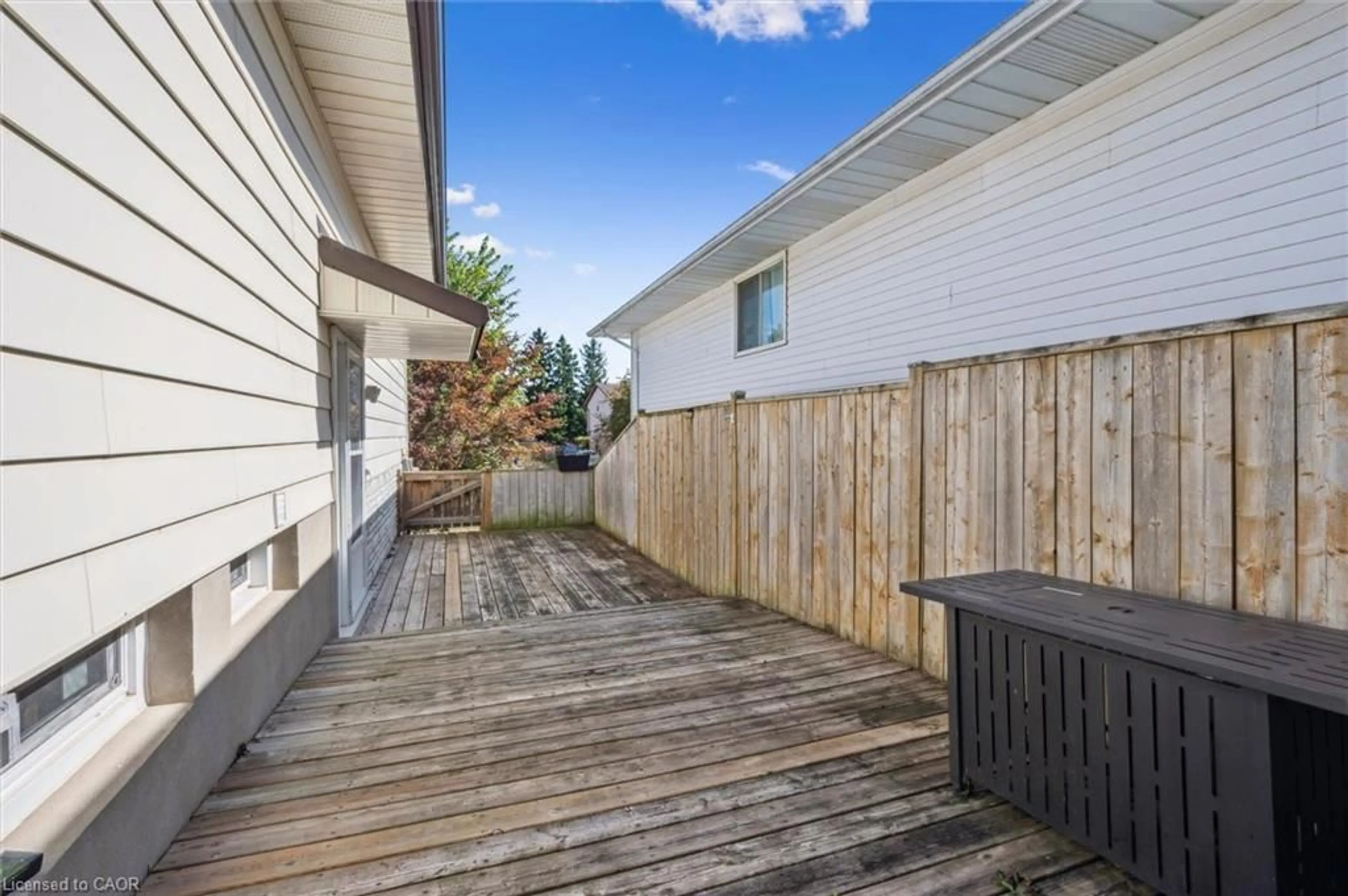 Patio, street for 263 The Country Way, Kitchener Ontario N2E 2V6