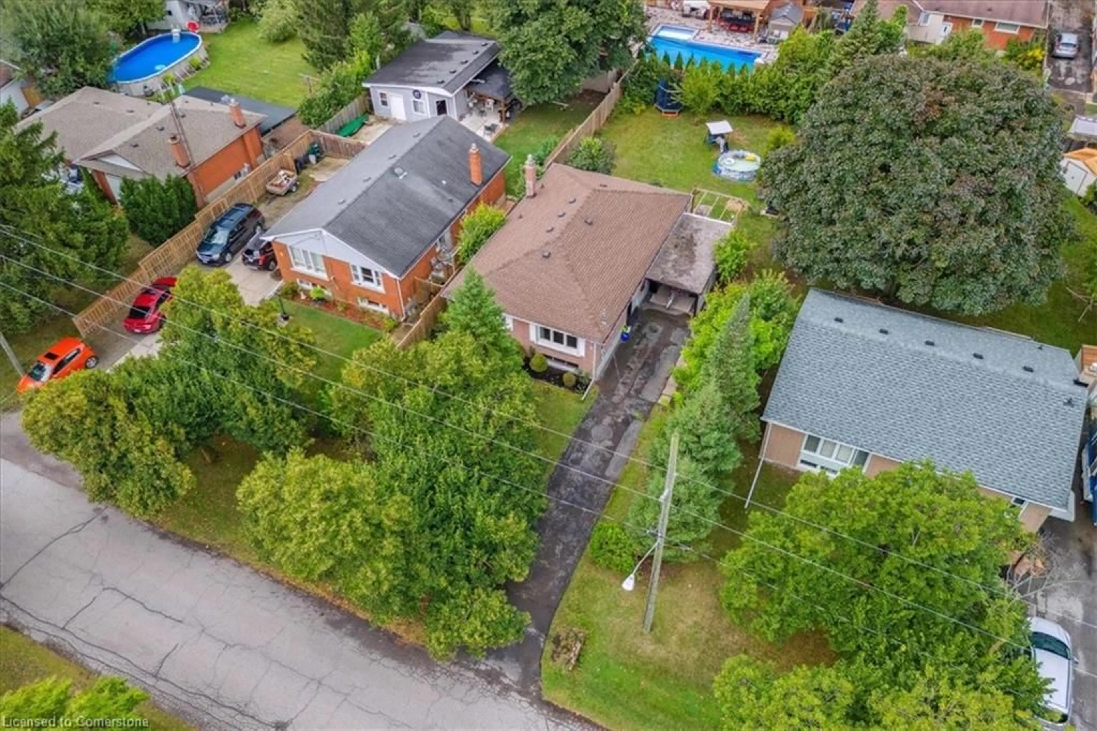 A pic from outside/outdoor area/front of a property/back of a property/a pic from drone, street for 5 Howard Ave, St. Catharines Ontario L2N 3W8