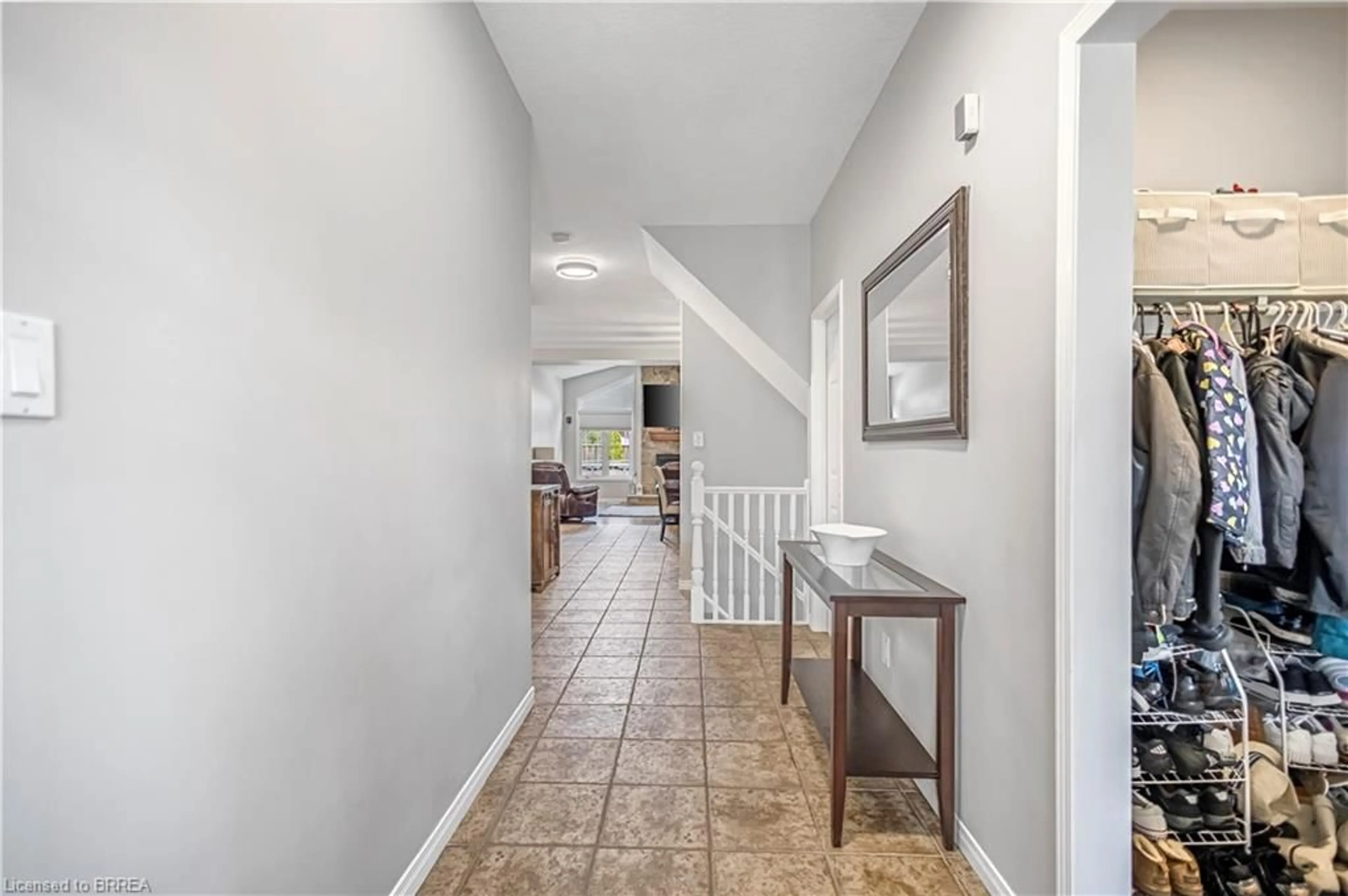 Indoor entryway for 36 Mcqueen Dr, Paris Ontario N3L 0A5