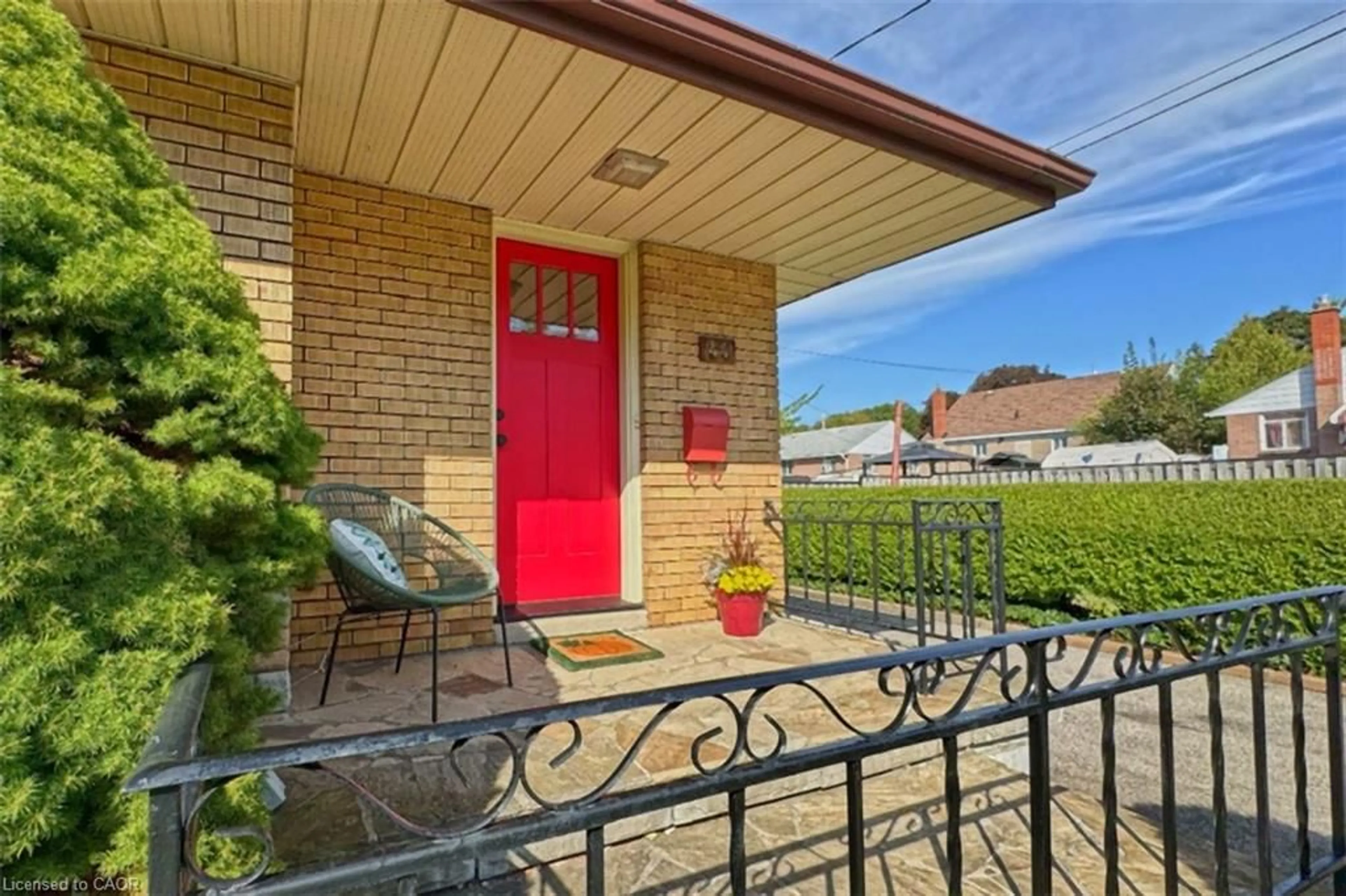 Patio, street for 44 Mcdonald Ave, Cambridge Ontario N1R 4J1