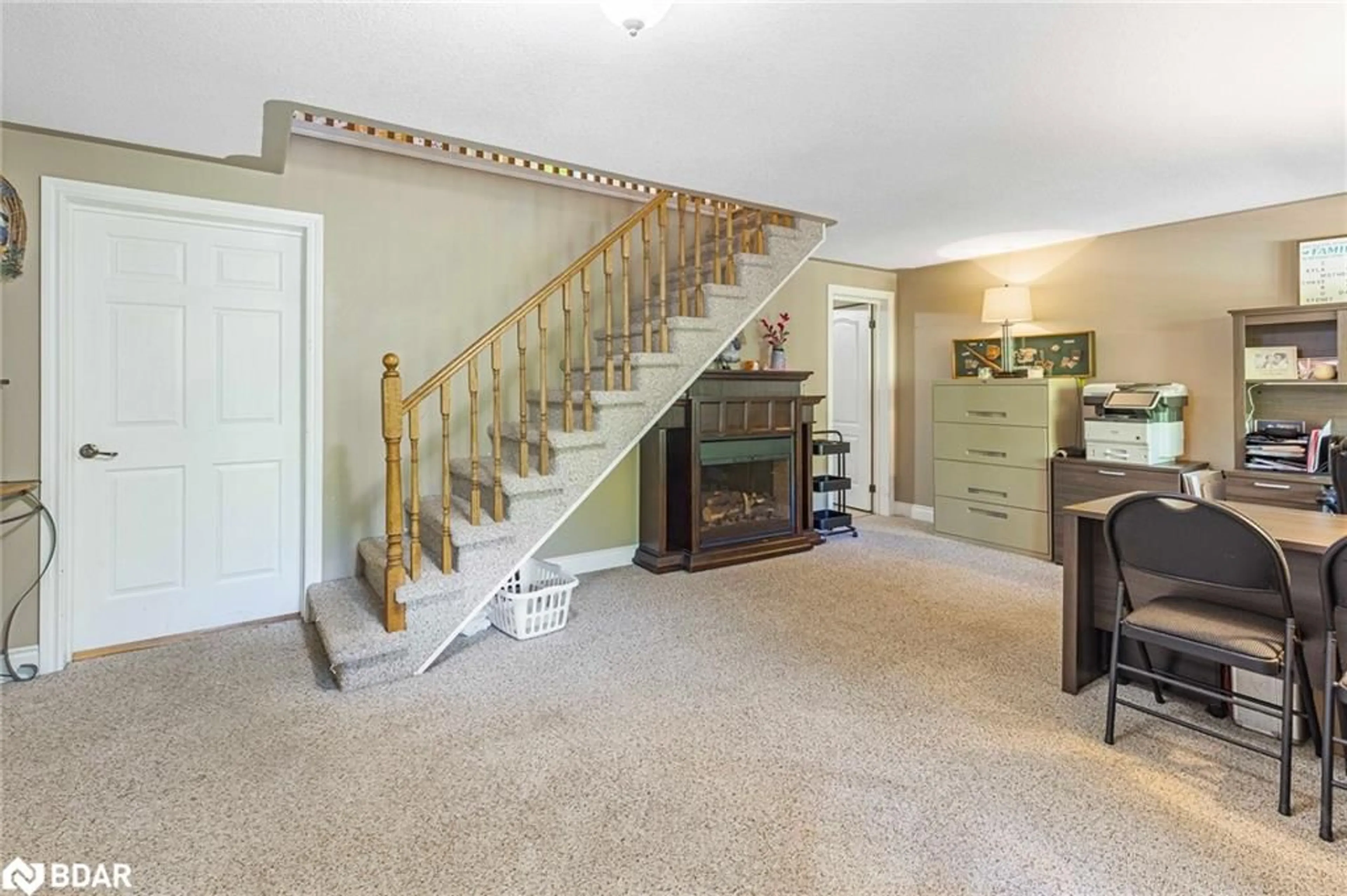 Indoor foyer for 87 Farlain Lake Rd, Tiny Ontario L9M 0B5