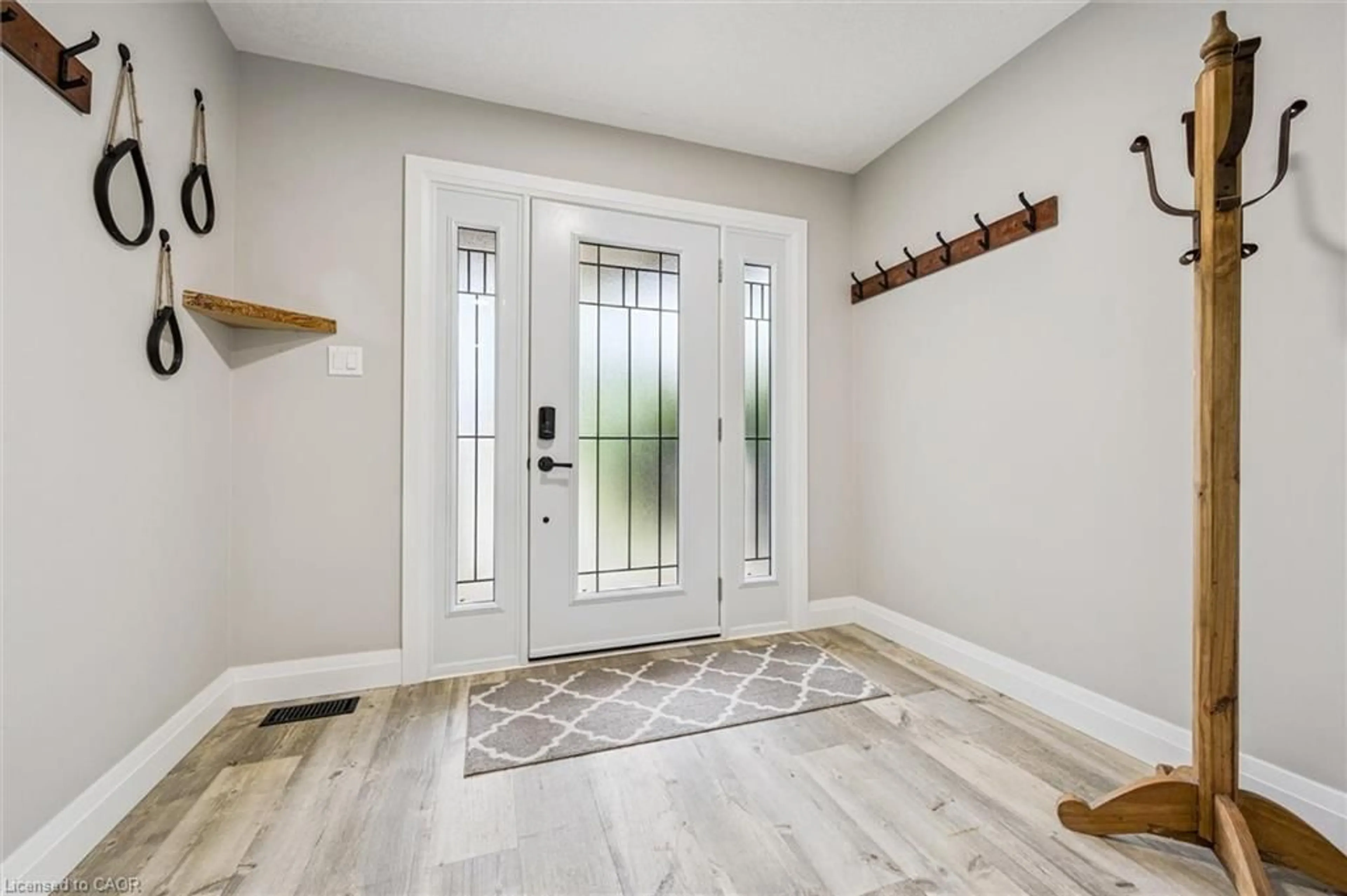 Indoor entryway for 55 Stiefelmeyer Cres, Baden Ontario N3A 2L2