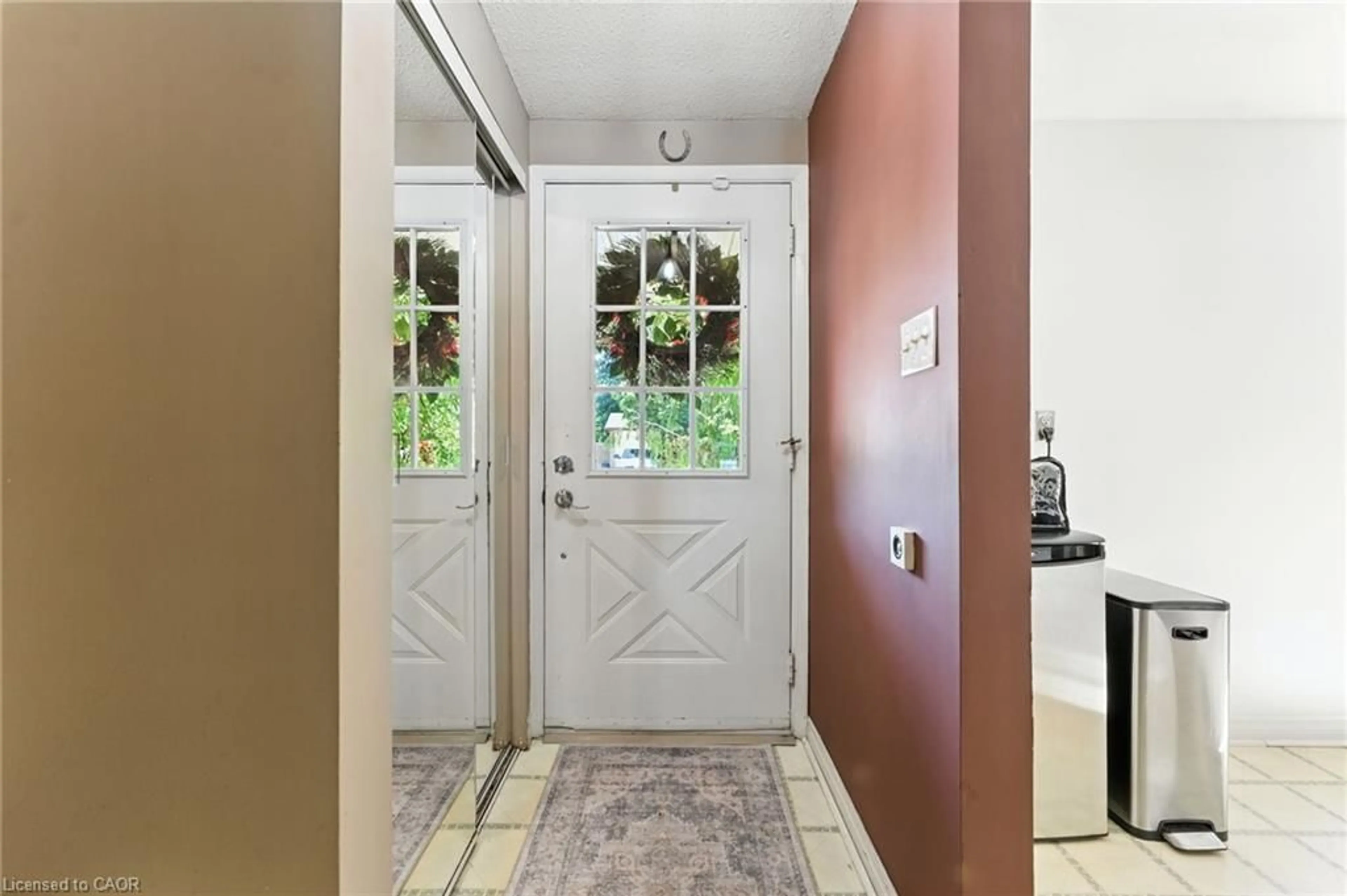 Indoor entryway for 11 Hubert Crt, Cambridge Ontario N3C 3R2