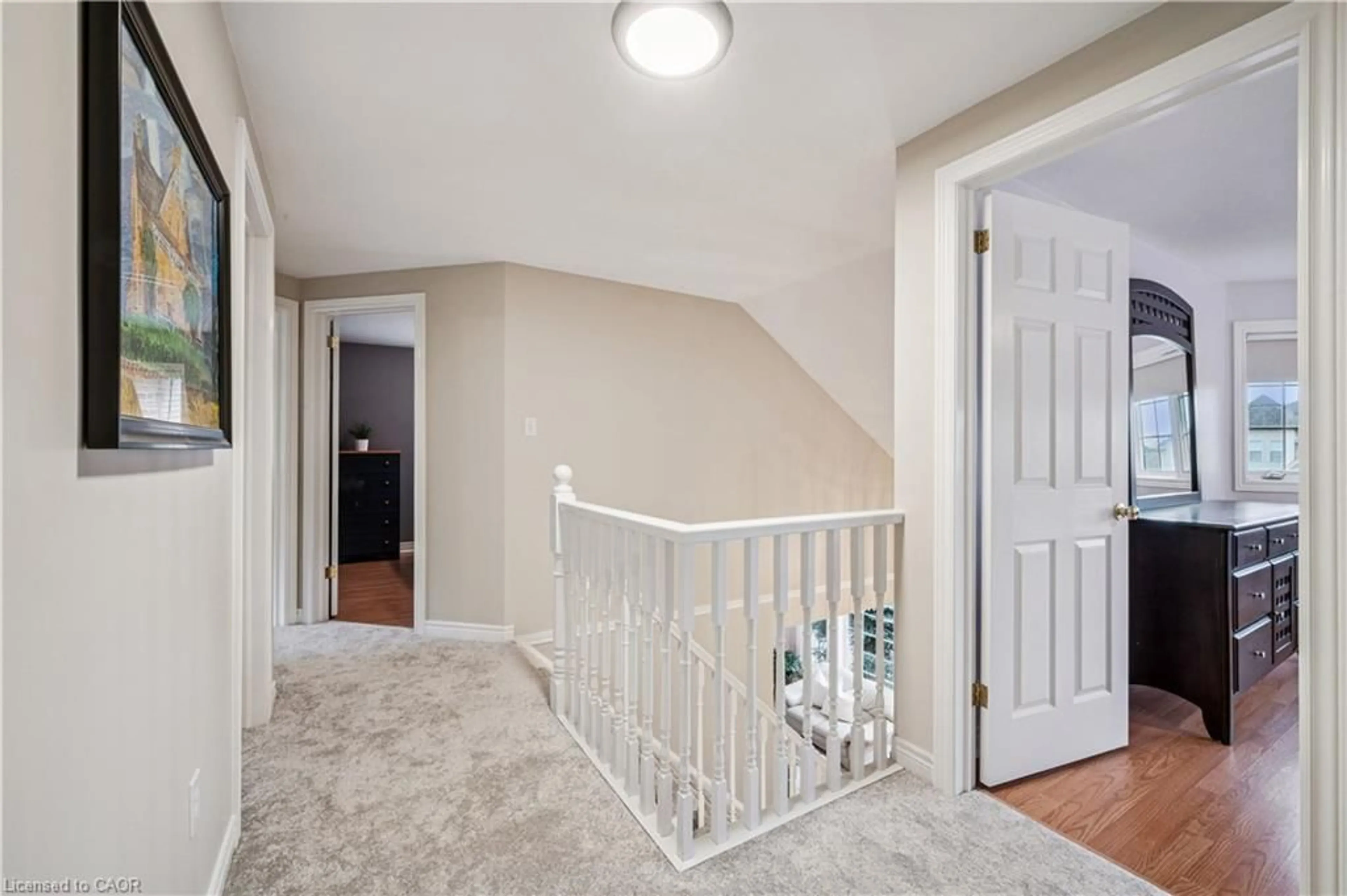 Indoor entryway for 533 Rush Meadow Cres, Kitchener Ontario N2R 1T2