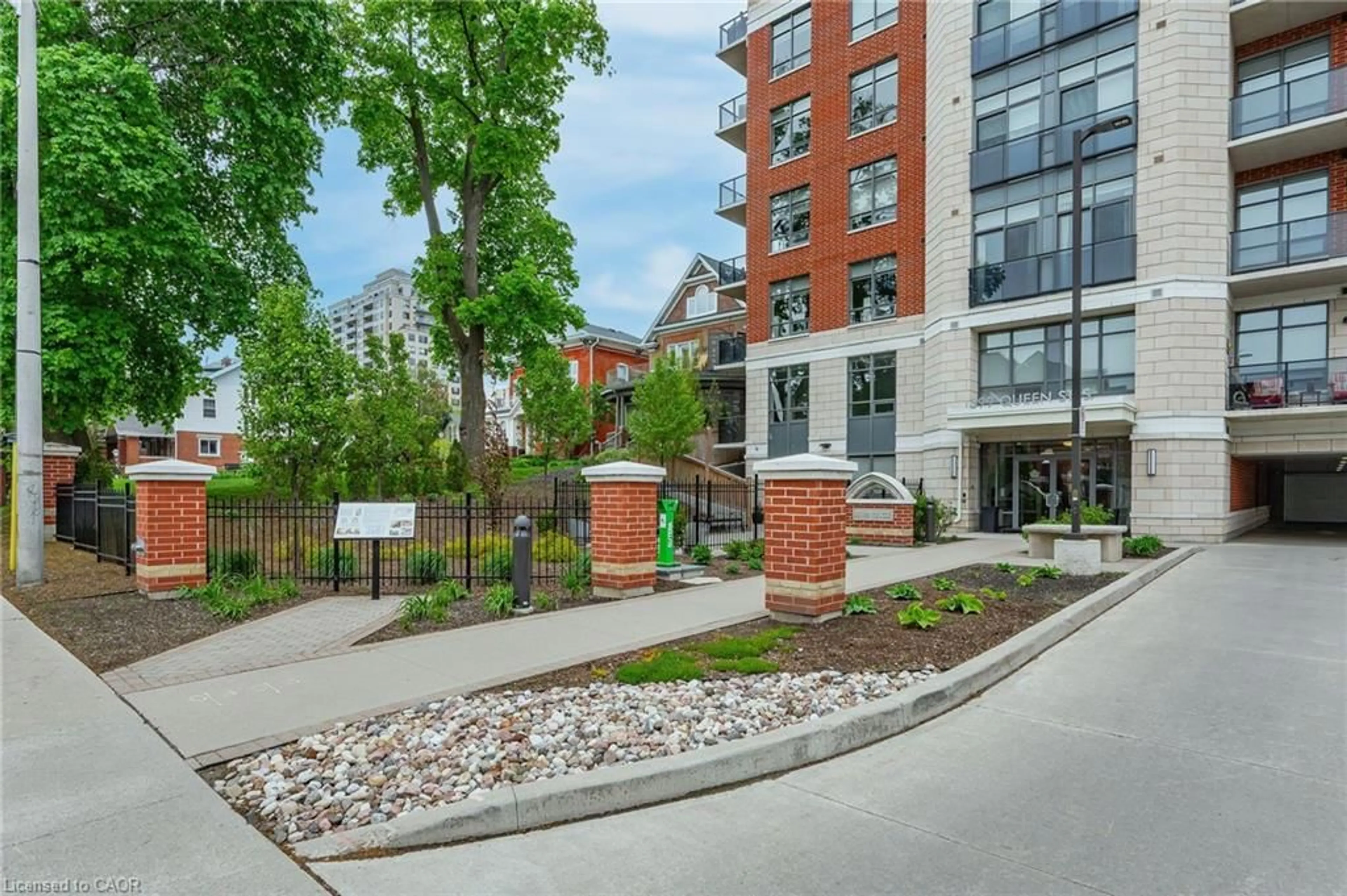 Patio, street for 399 Queen St #202, Kitchener Ontario N2G 0C4