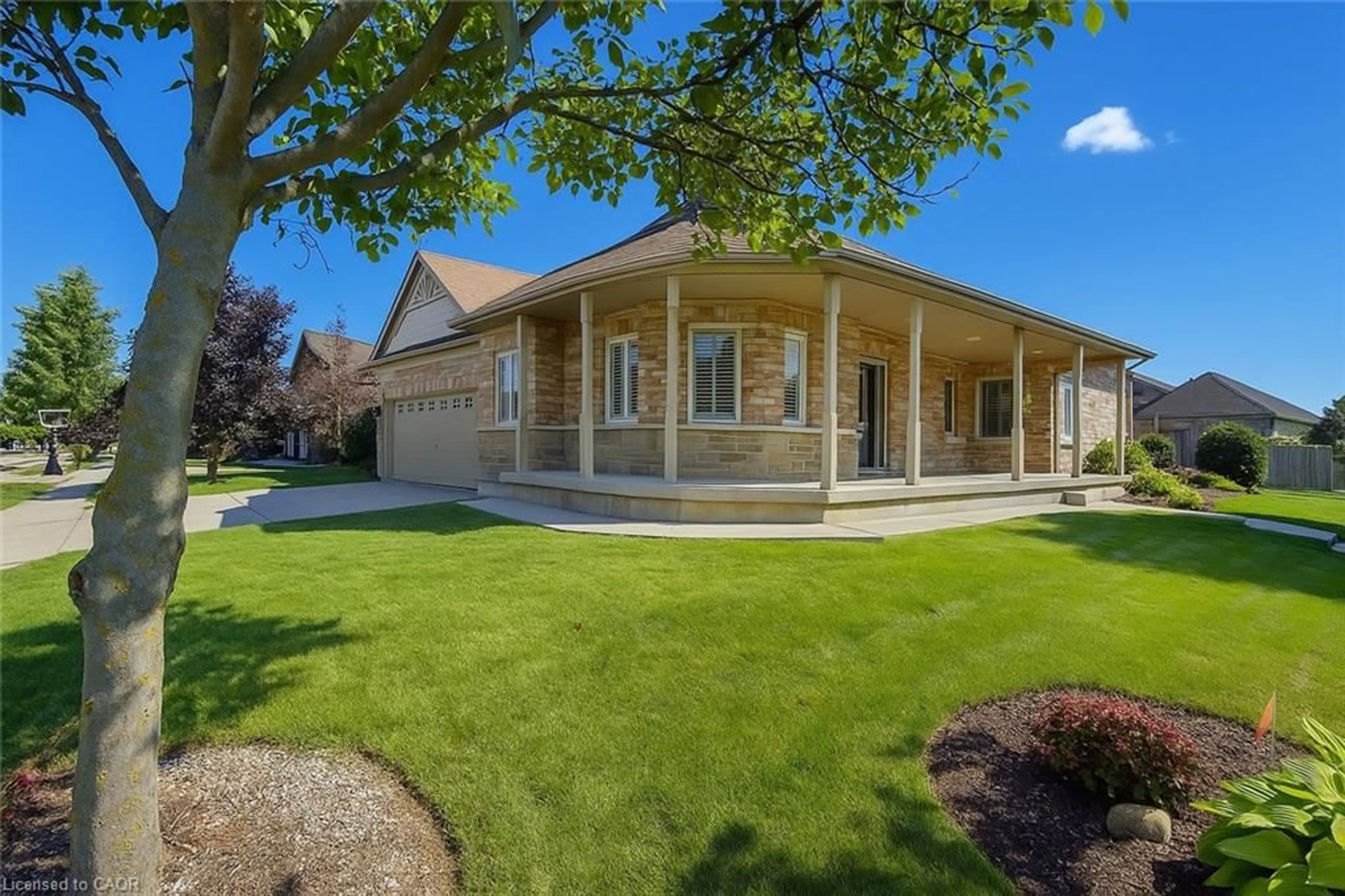 Home with vinyl exterior material, street for 44 Irongate Dr, Paris Ontario N3L 4G3