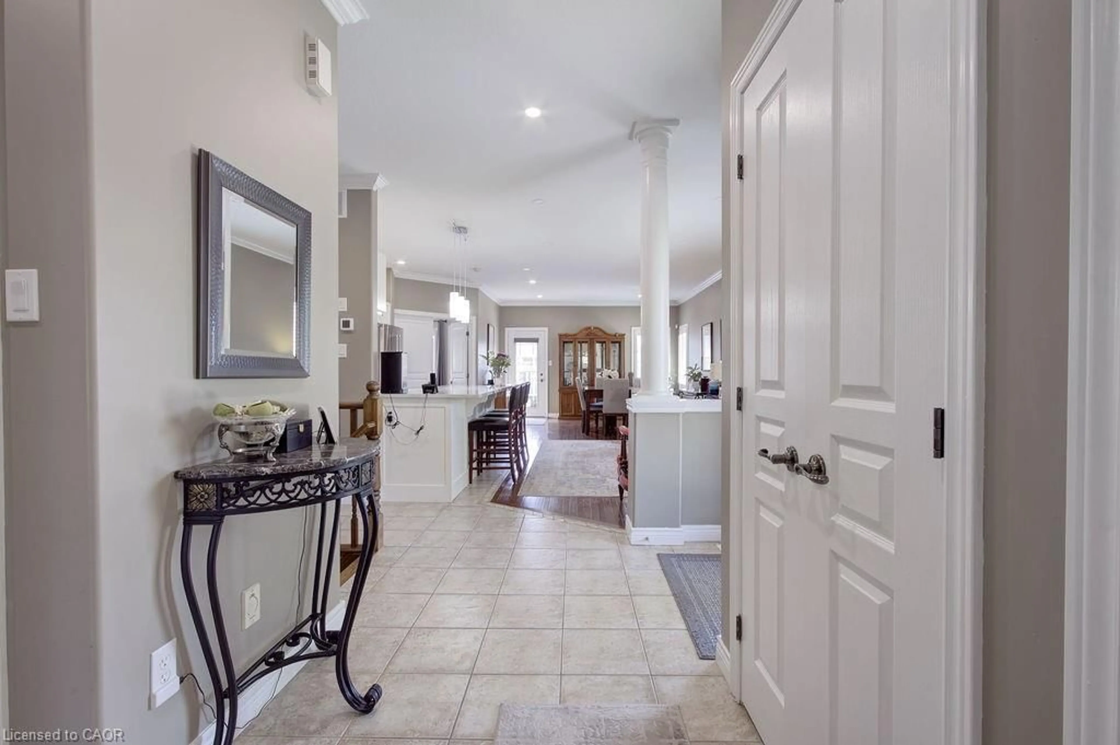 Indoor foyer for 44 Irongate Dr, Paris Ontario N3L 4G3