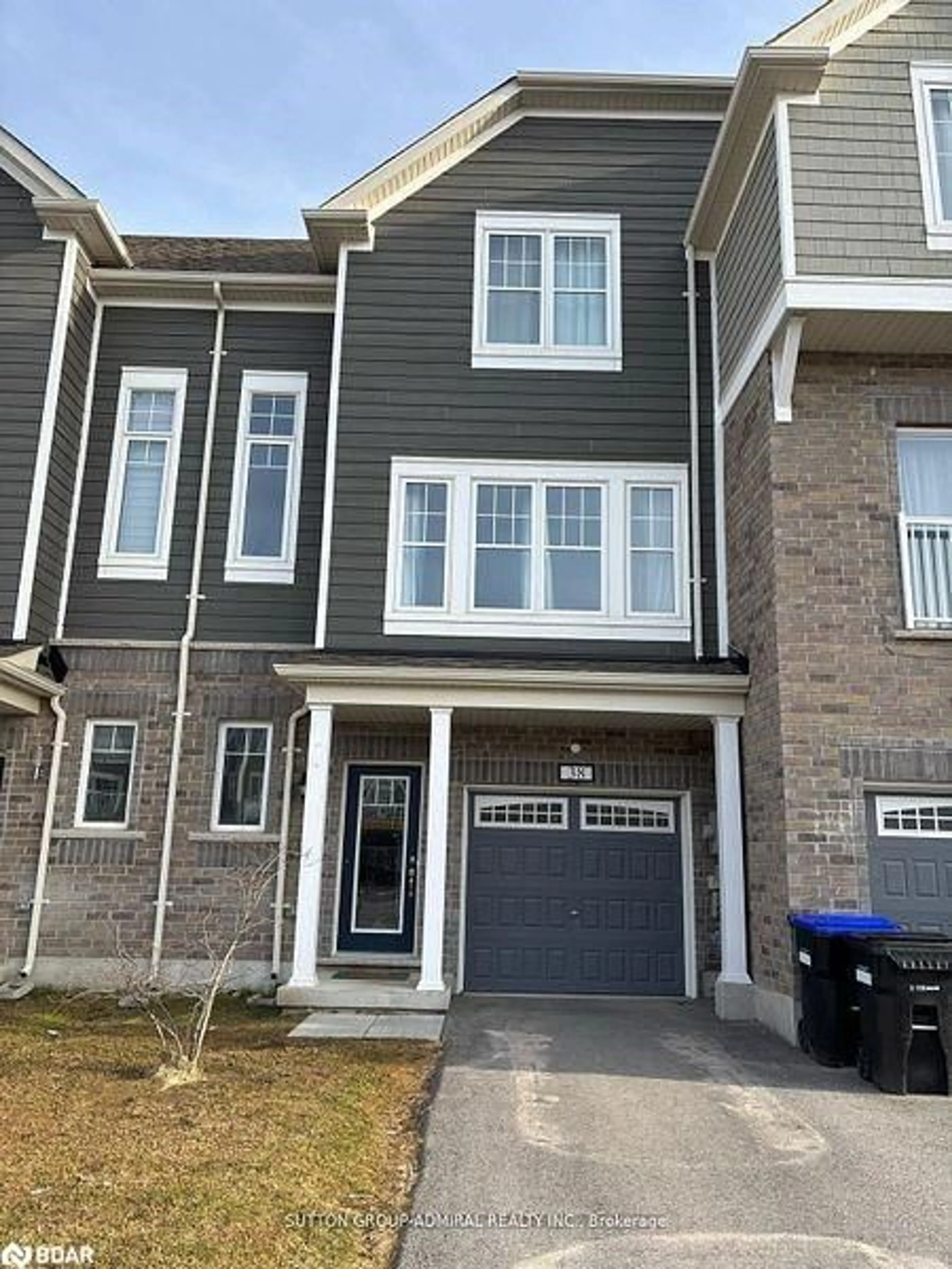 Home with vinyl exterior material, street for 38 Surf Drive, Wasaga Beach Ontario L9Z 0J4