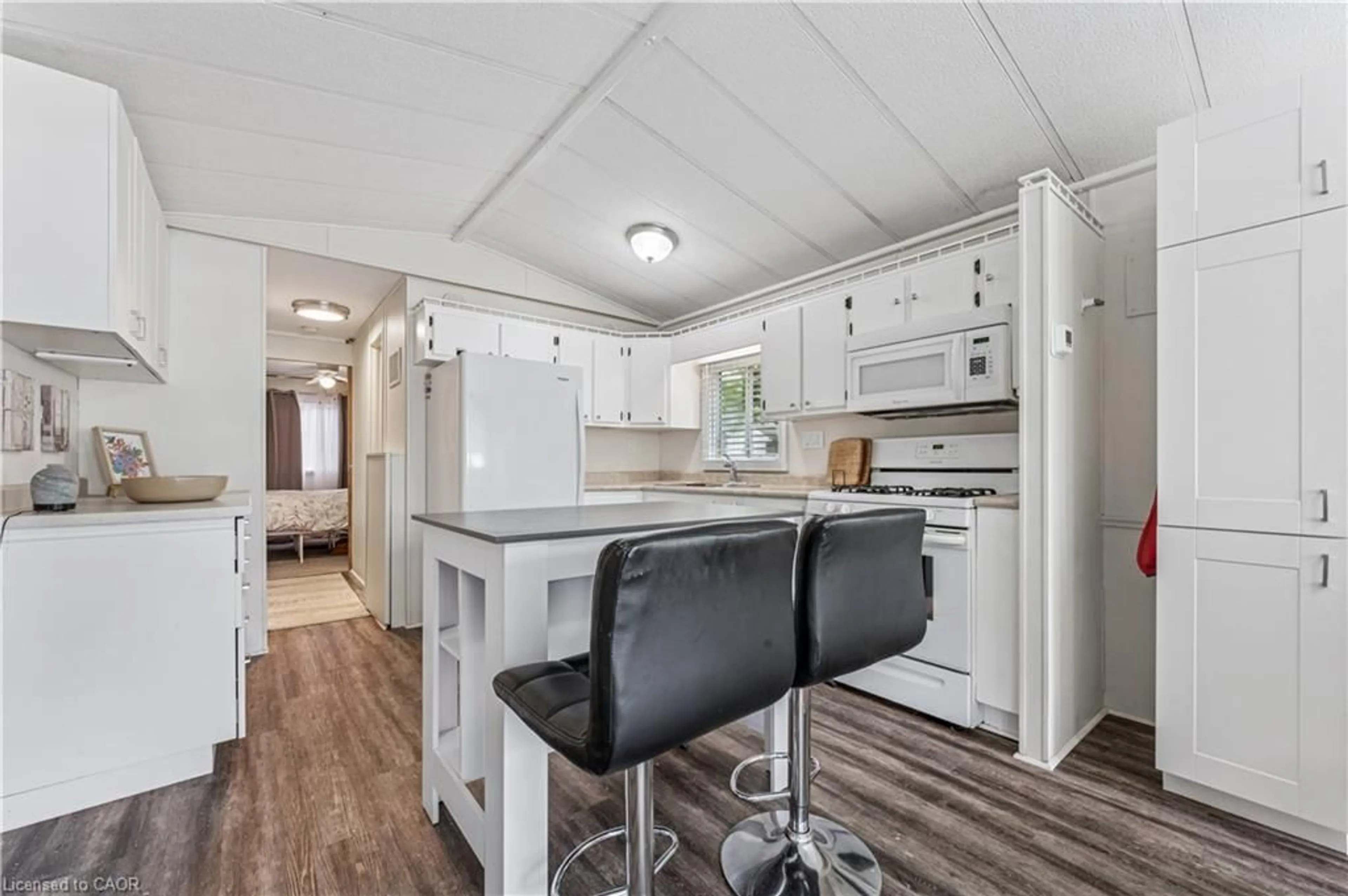 Open concept kitchen, unknown for 580 Beaver Creek Rd #32, Waterloo Ontario N2J 3Z4