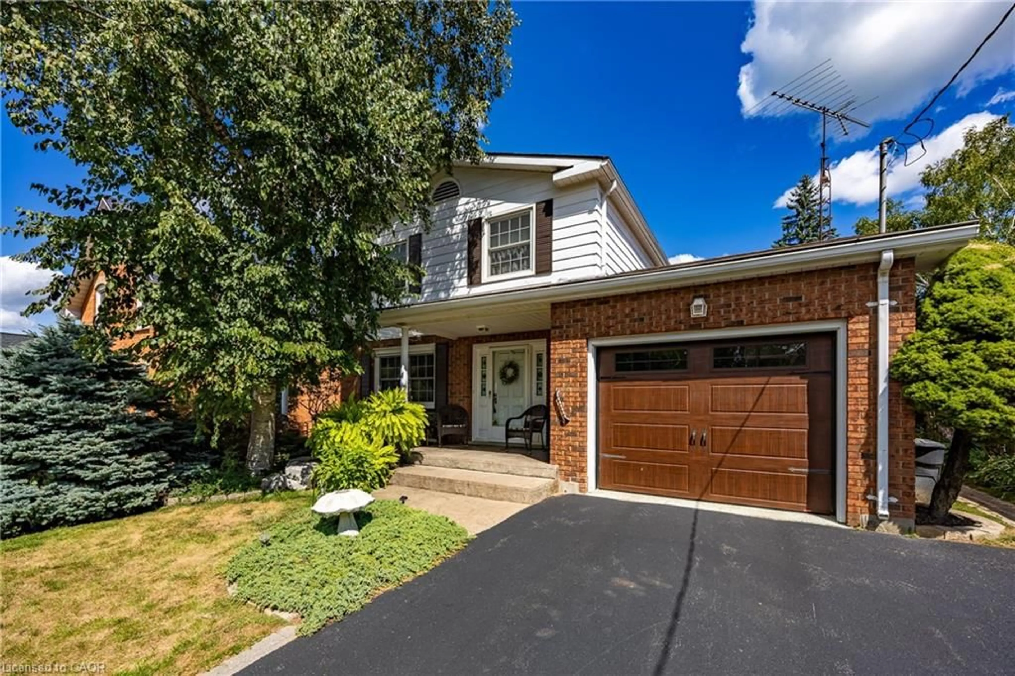 Home with brick exterior material, street for 143 St James St, Waterford Ontario N0E 1Y0