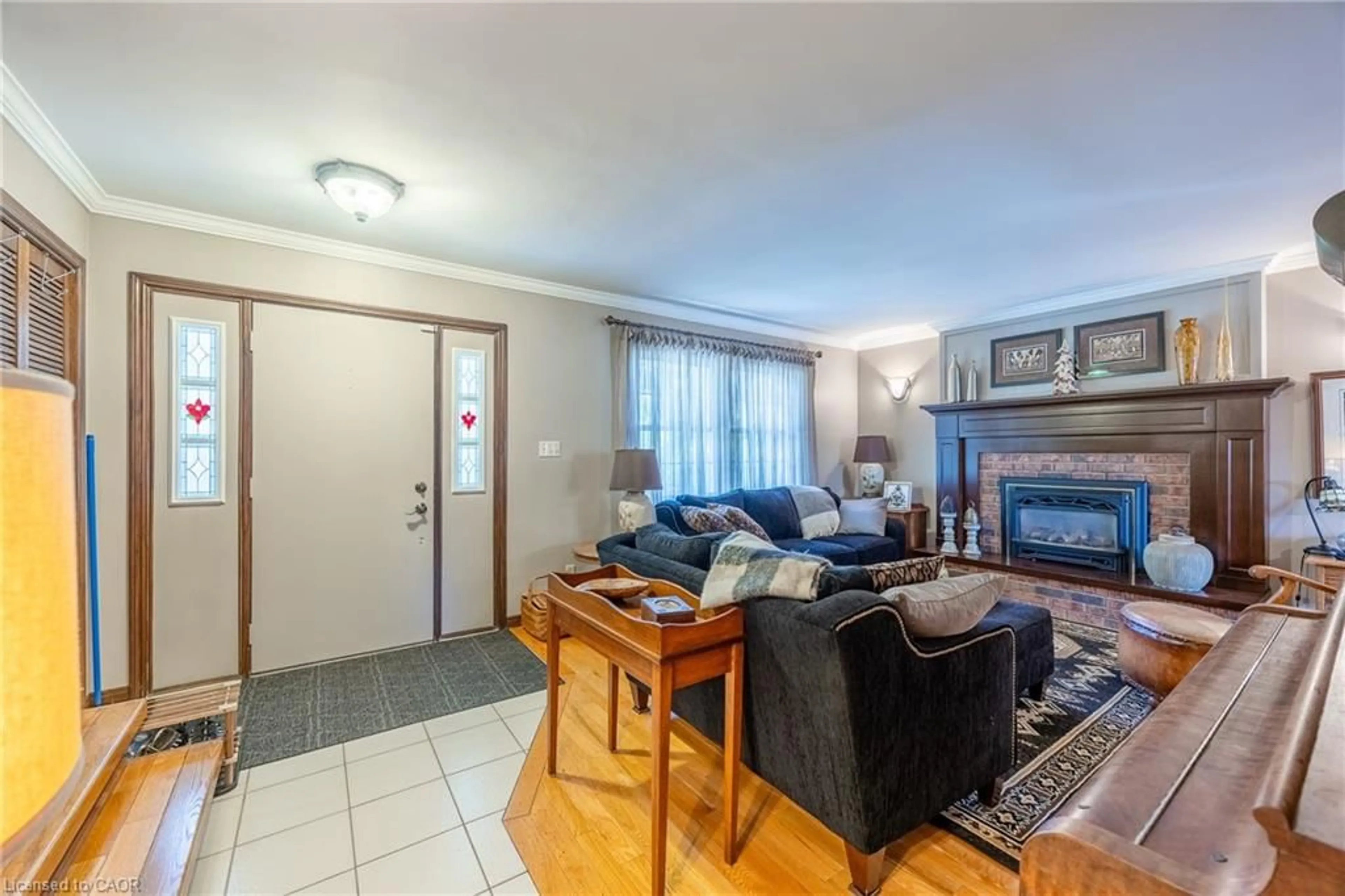 Living room with furniture, unknown for 143 St James St, Waterford Ontario N0E 1Y0