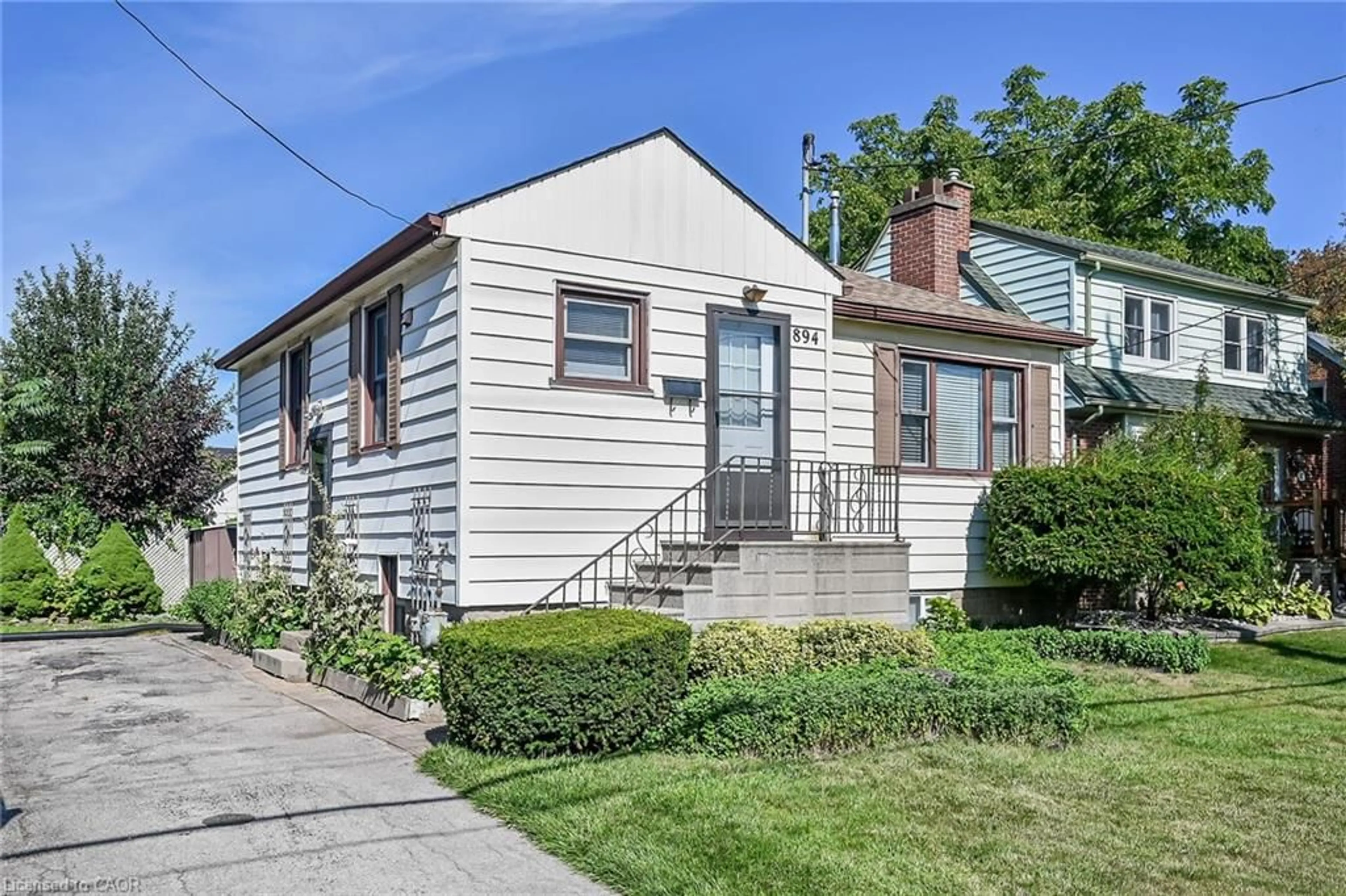 Home with vinyl exterior material, street for 894 Garth St, Hamilton Ontario L9G 4K9